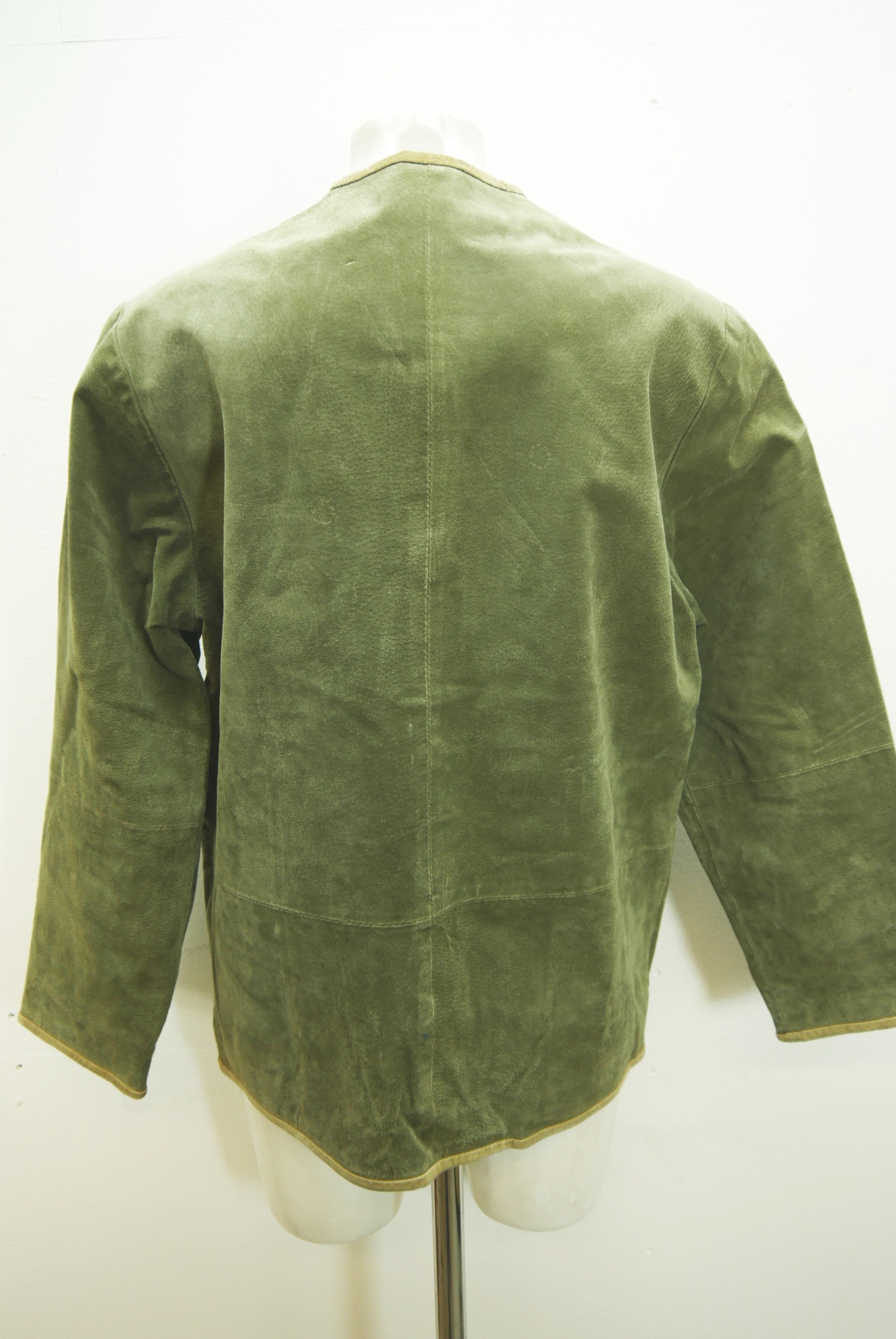 lederjacke-blazer-vintage-janker-damen-trachenjacke-leder-jacke-trachten-kurz-lang-sommer-individuell-tailliert-gebraucht-second-hand-80er-90er-lederjacke-dalo040-40