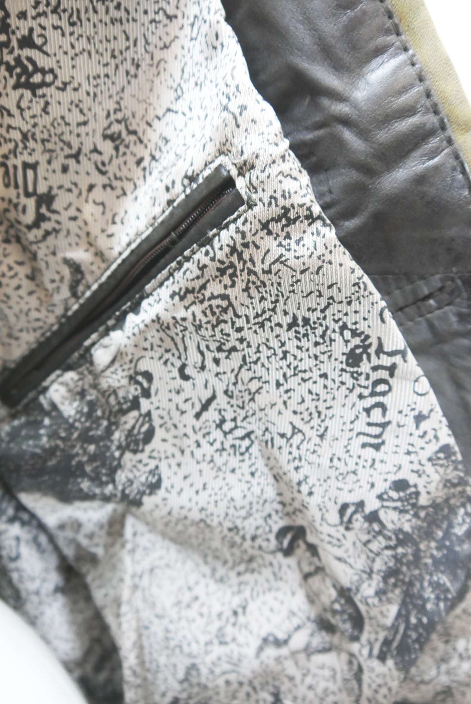 lederjacke-blazer-vintage-janker-damen-trachenjacke-leder-jacke-trachten-kurz-lang-sommer-individuell-tailliert-gebraucht-second-hand-80er-90er-lederjacke-dalo040-55