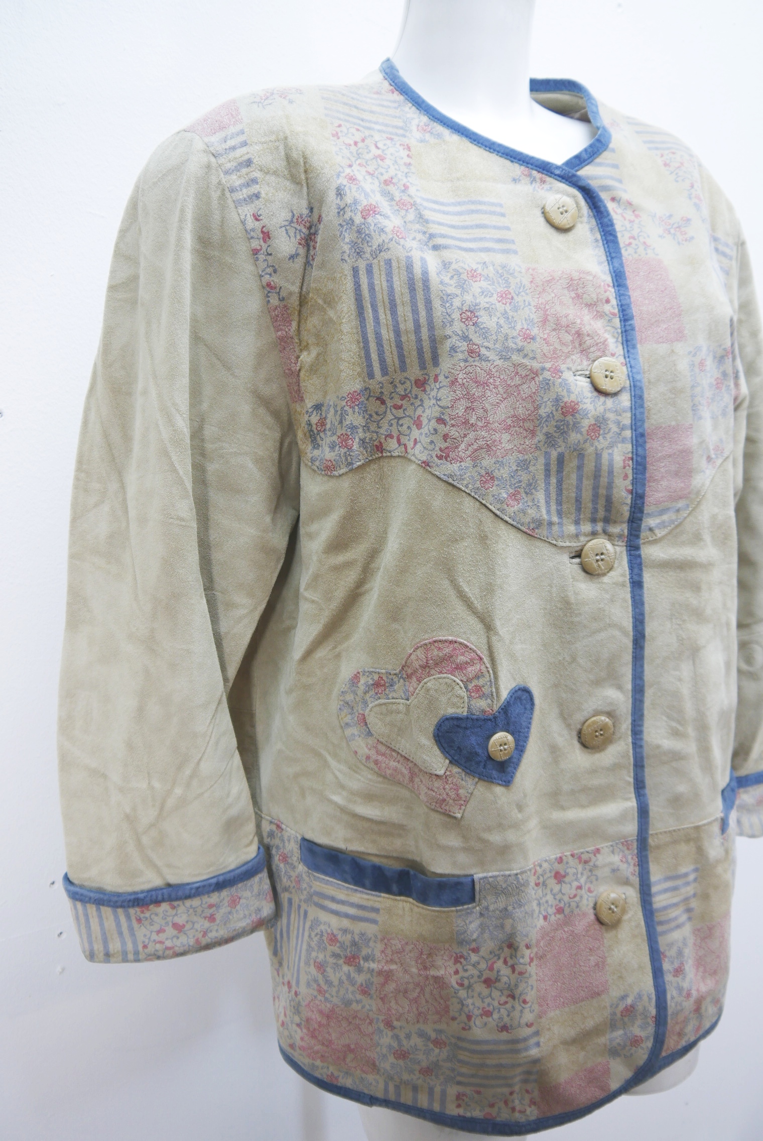 lederjacke-blazer-vintage-janker-damen-trachenjacke-leder-jacke-trachten-kurz-lang-sommer-individuell-tailliert-gebraucht-second-hand-80er-90er-lederjacke-dalo040-64