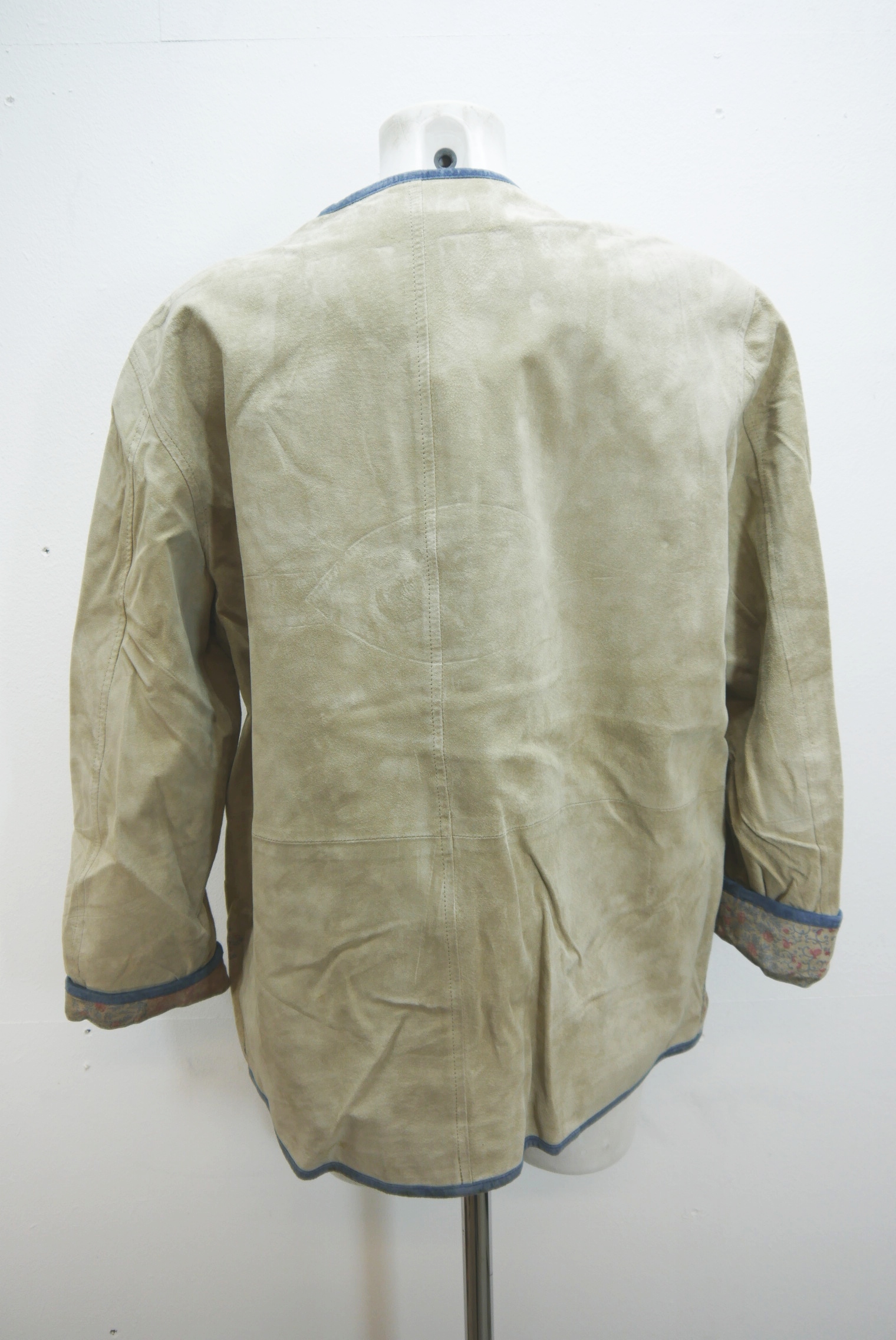 lederjacke-blazer-vintage-janker-damen-trachenjacke-leder-jacke-trachten-kurz-lang-sommer-individuell-tailliert-gebraucht-second-hand-80er-90er-lederjacke-dalo040-66