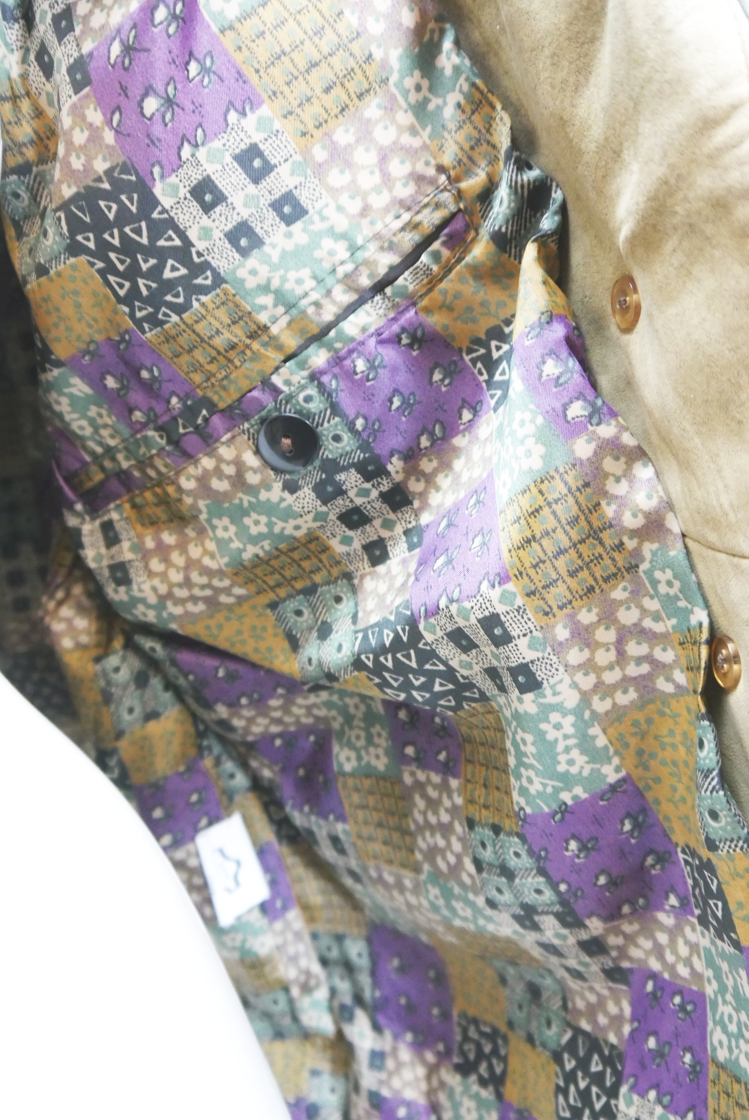 lederjacke-blazer-vintage-janker-damen-trachenjacke-leder-jacke-trachten-kurz-lang-sommer-individuell-tailliert-gebraucht-second-hand-80er-90er-lederjacke-dalo040-73