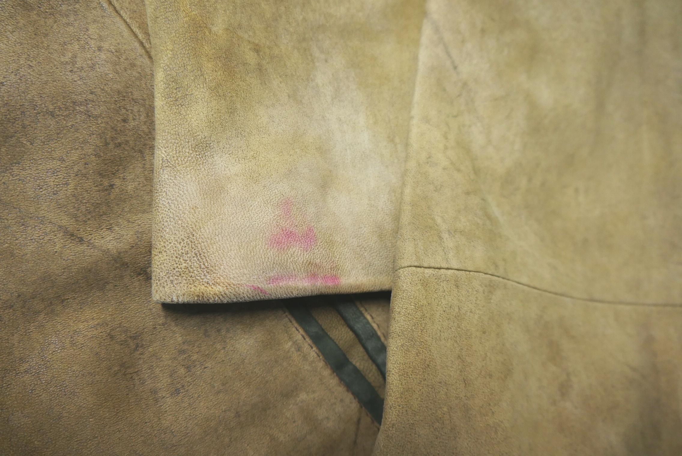 lederjacke-blazer-vintage-janker-damen-trachenjacke-leder-jacke-trachten-kurz-lang-sommer-individuell-tailliert-gebraucht-second-hand-80er-90er-lederjacke-dalo040-74