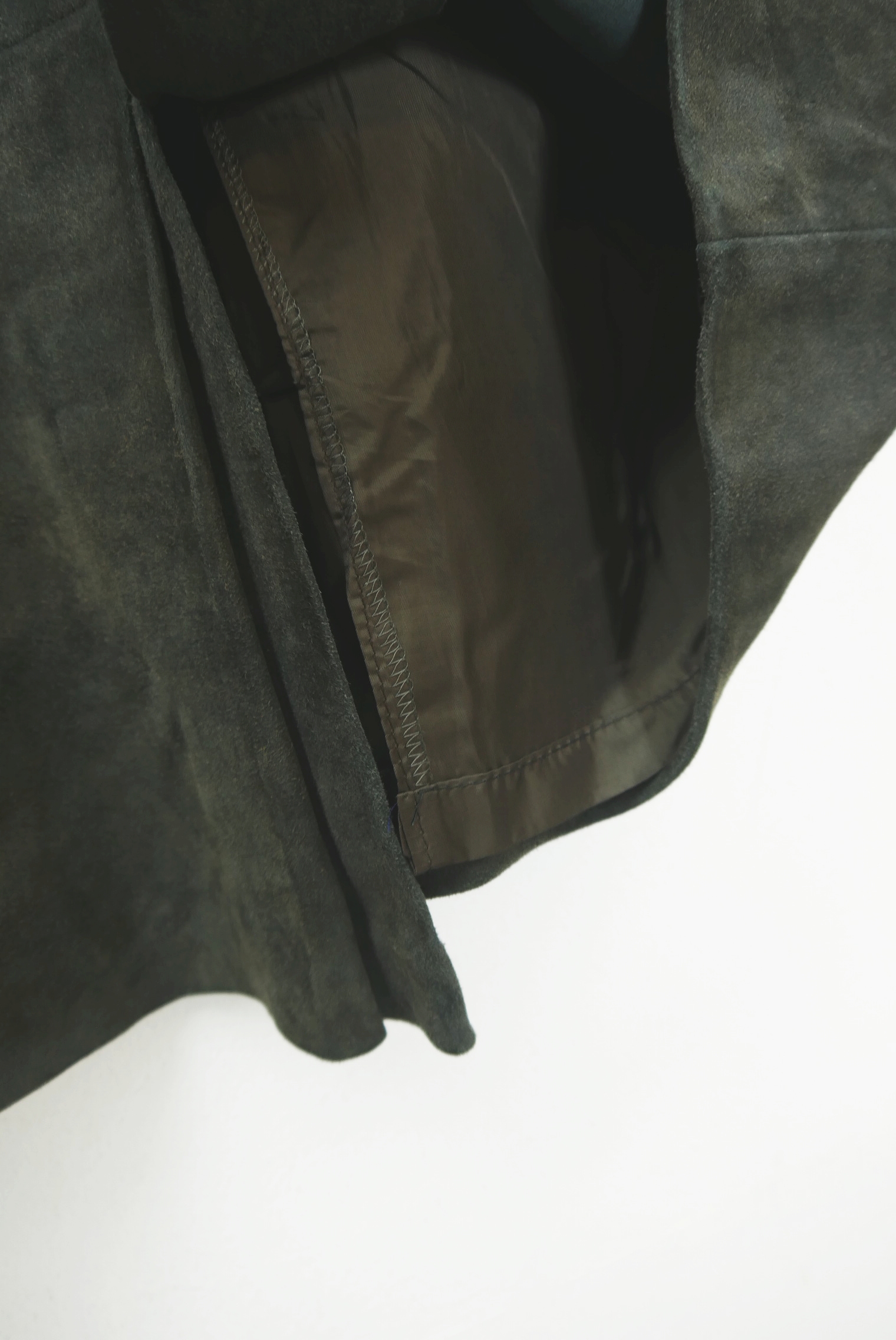 lederjacke-blazer-vintage-janker-damen-trachenjacke-leder-jacke-trachten-kurz-lang-sommer-individuell-tailliert-gebraucht-second-hand-80er-90er-lederjacke-dalo041-11