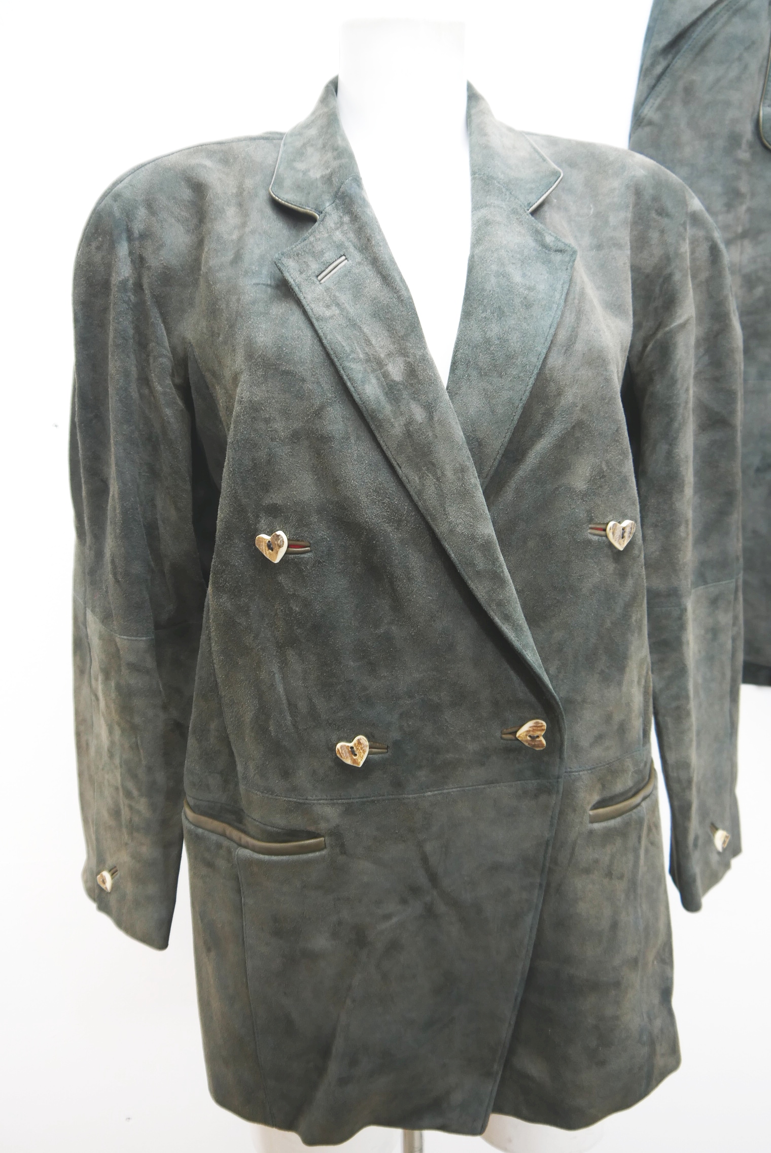 lederjacke-blazer-vintage-janker-damen-trachenjacke-leder-jacke-trachten-kurz-lang-sommer-individuell-tailliert-gebraucht-second-hand-80er-90er-lederjacke-dalo041-2