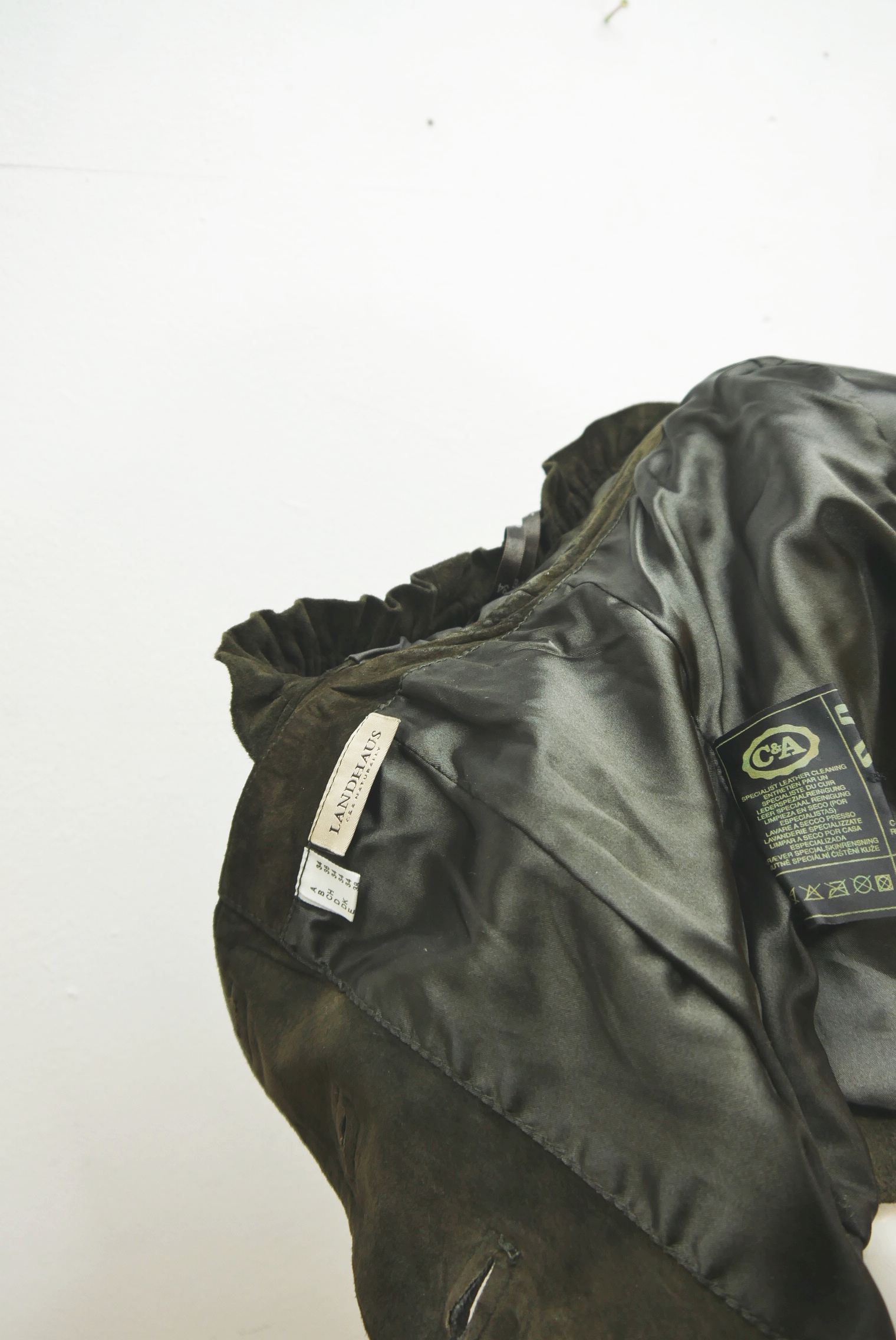 lederjacke-blazer-vintage-janker-damen-trachenjacke-leder-jacke-trachten-kurz-lang-sommer-individuell-tailliert-gebraucht-second-hand-80er-90er-lederjacke-dalo041-22