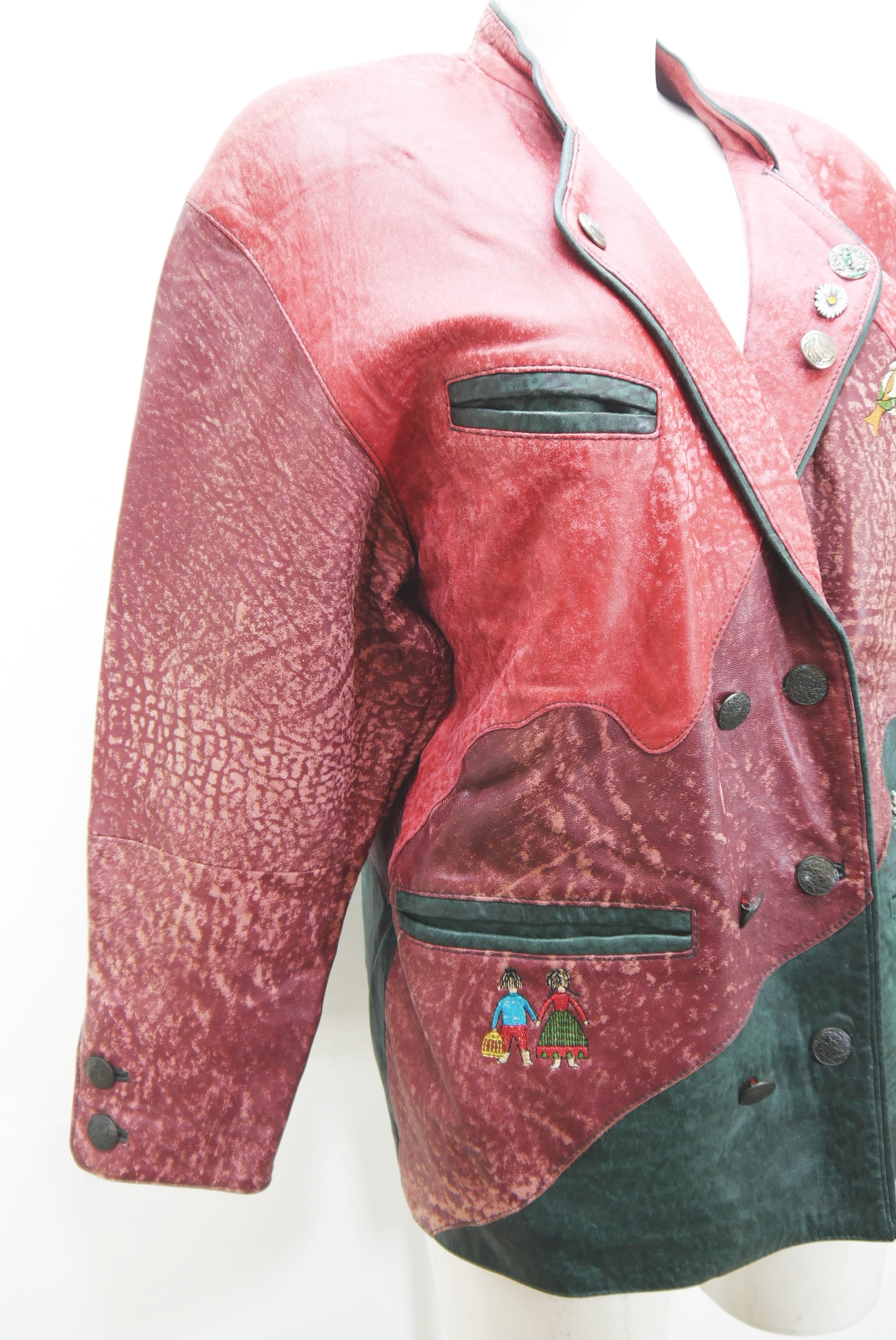 lederjacke-blazer-vintage-janker-damen-trachenjacke-leder-jacke-trachten-kurz-lang-sommer-individuell-tailliert-gebraucht-second-hand-80er-90er-lederjacke-dalo041-25