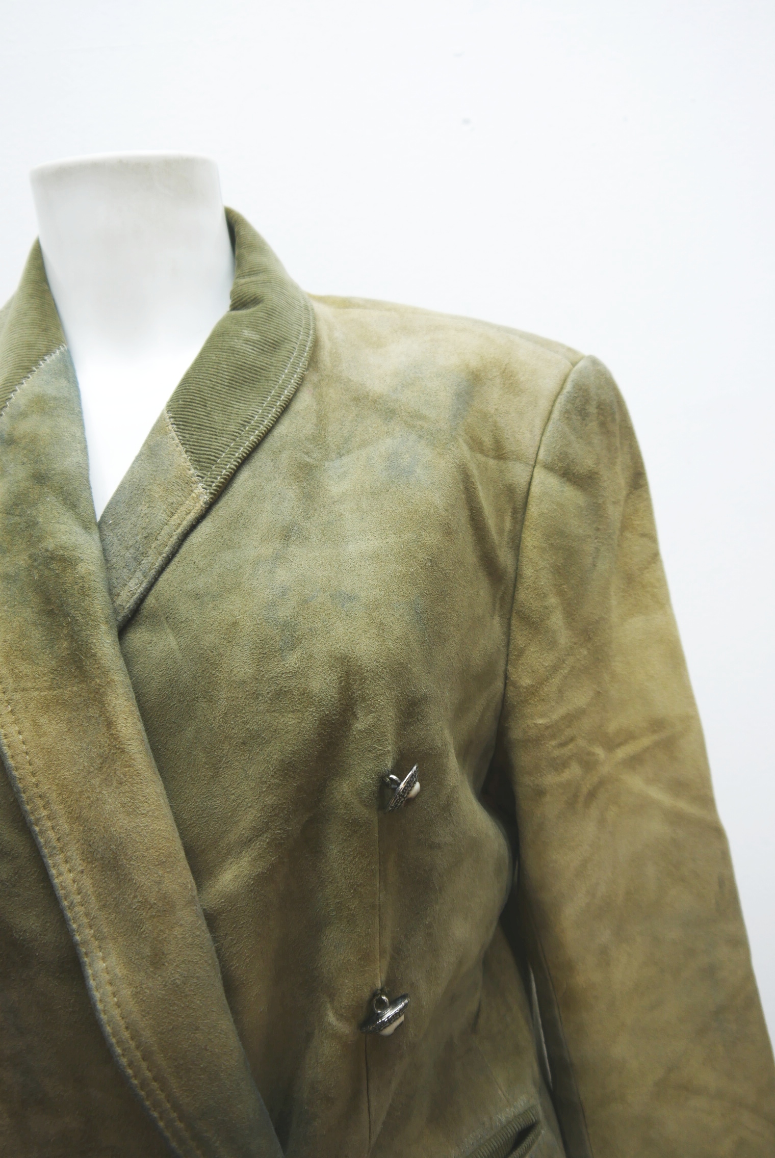 lederjacke-blazer-vintage-janker-damen-trachenjacke-leder-jacke-trachten-kurz-lang-sommer-individuell-tailliert-gebraucht-second-hand-80er-90er-lederjacke-dalo041-30