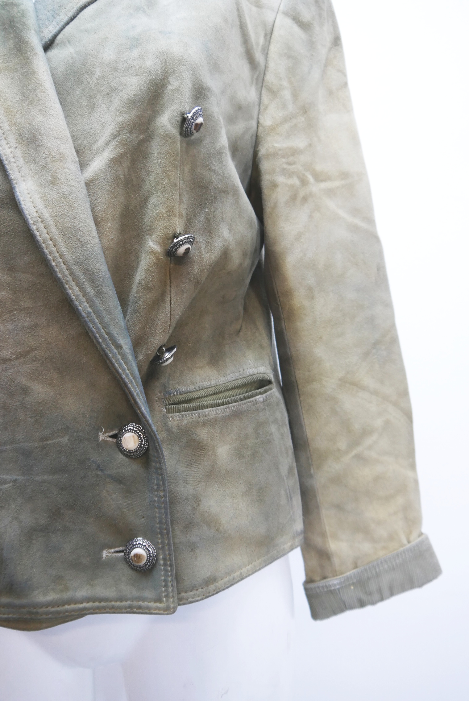 lederjacke-blazer-vintage-janker-damen-trachenjacke-leder-jacke-trachten-kurz-lang-sommer-individuell-tailliert-gebraucht-second-hand-80er-90er-lederjacke-dalo041-32