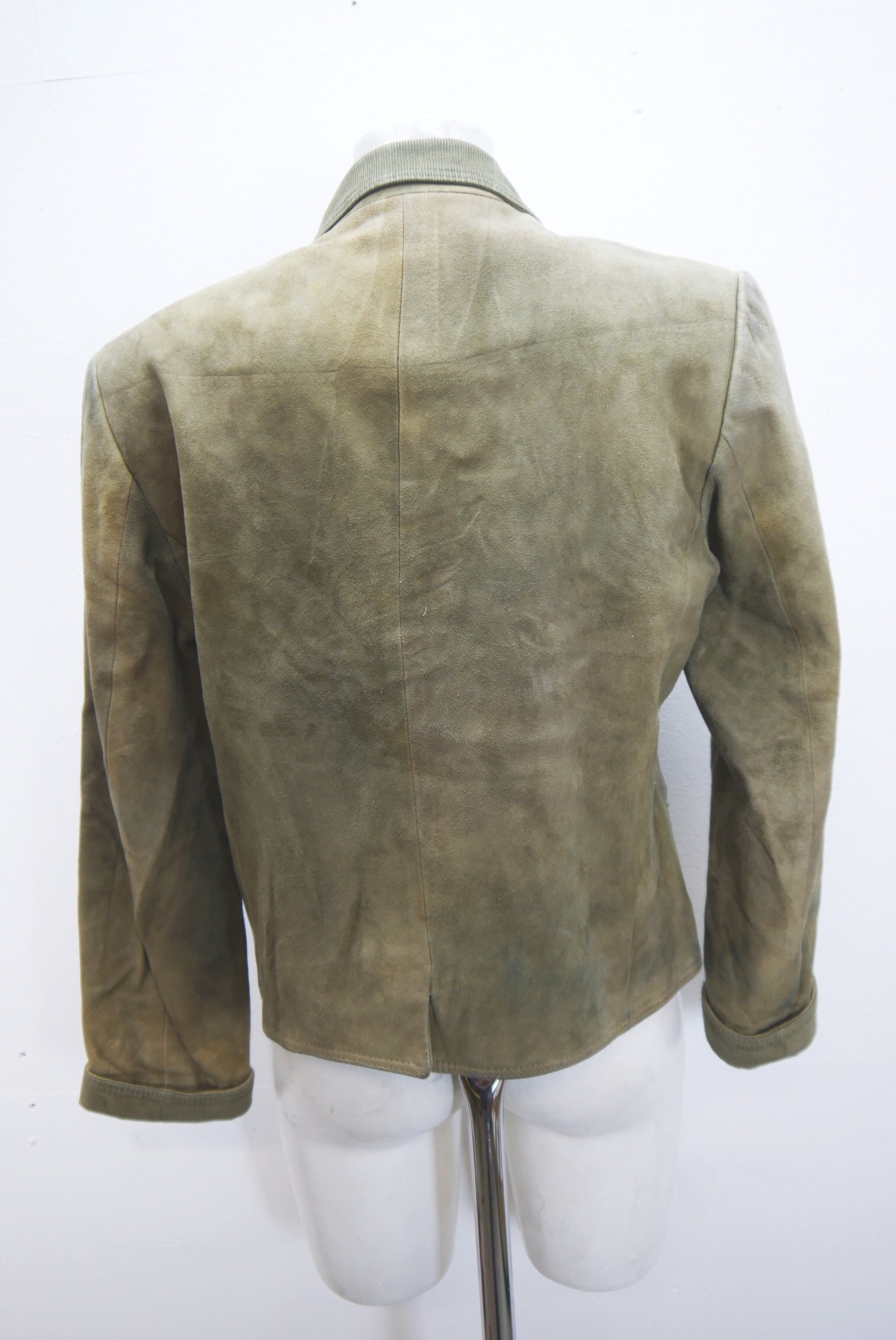 lederjacke-blazer-vintage-janker-damen-trachenjacke-leder-jacke-trachten-kurz-lang-sommer-individuell-tailliert-gebraucht-second-hand-80er-90er-lederjacke-dalo041-33