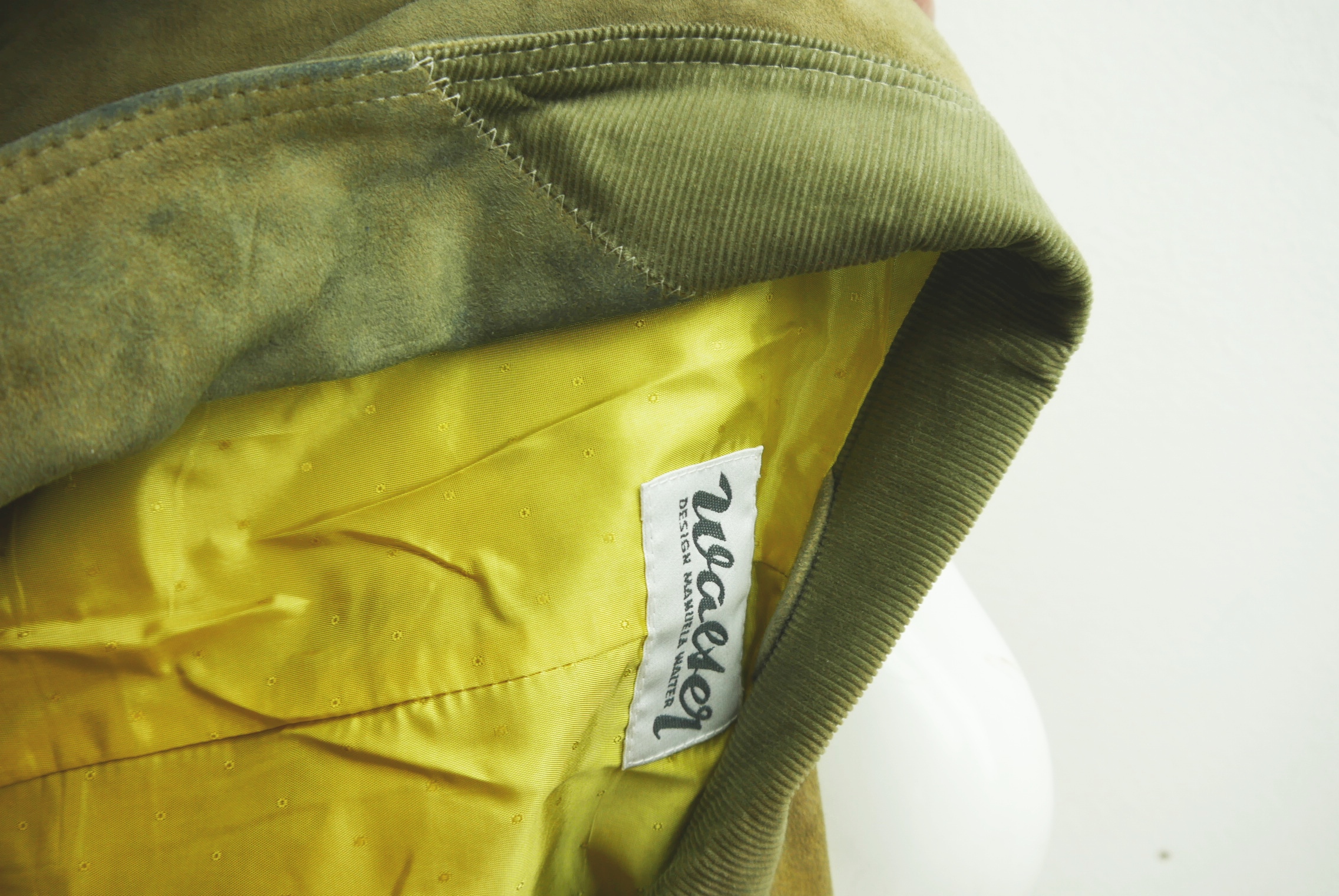 lederjacke-blazer-vintage-janker-damen-trachenjacke-leder-jacke-trachten-kurz-lang-sommer-individuell-tailliert-gebraucht-second-hand-80er-90er-lederjacke-dalo041-35