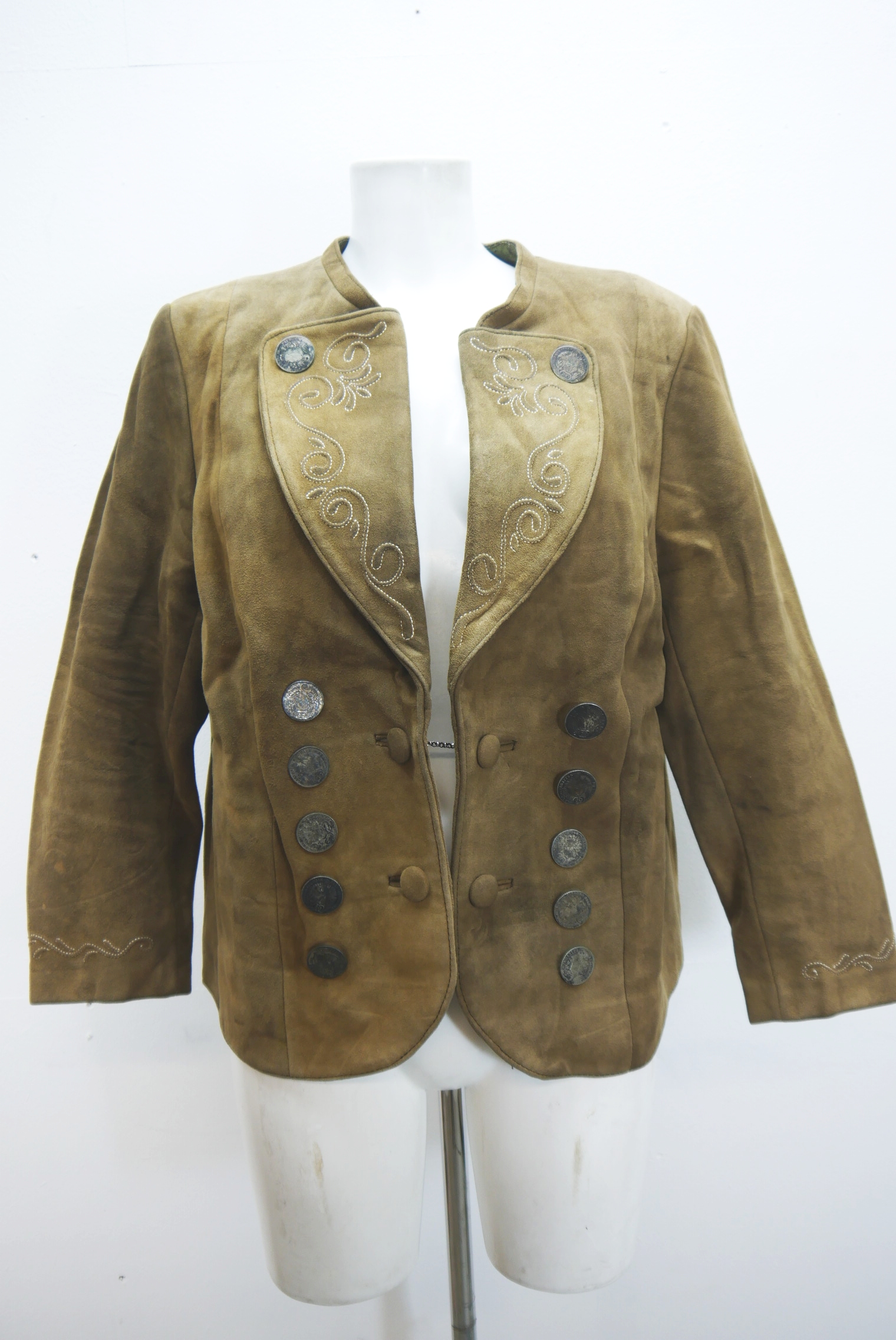 lederjacke-blazer-vintage-janker-damen-trachenjacke-leder-jacke-trachten-kurz-lang-sommer-individuell-tailliert-gebraucht-second-hand-80er-90er-lederjacke-dalo041-36