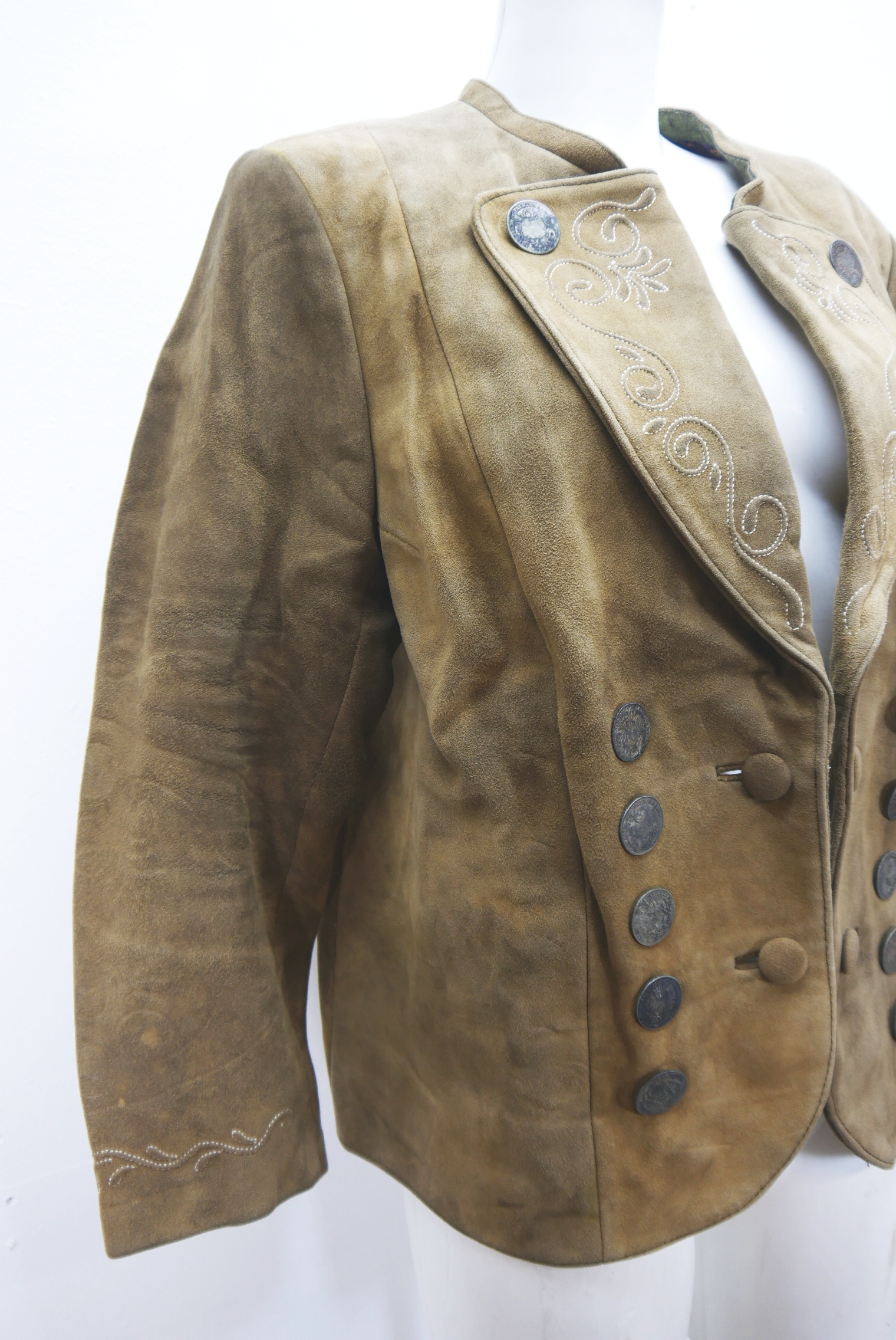 lederjacke-blazer-vintage-janker-damen-trachenjacke-leder-jacke-trachten-kurz-lang-sommer-individuell-tailliert-gebraucht-second-hand-80er-90er-lederjacke-dalo041-38