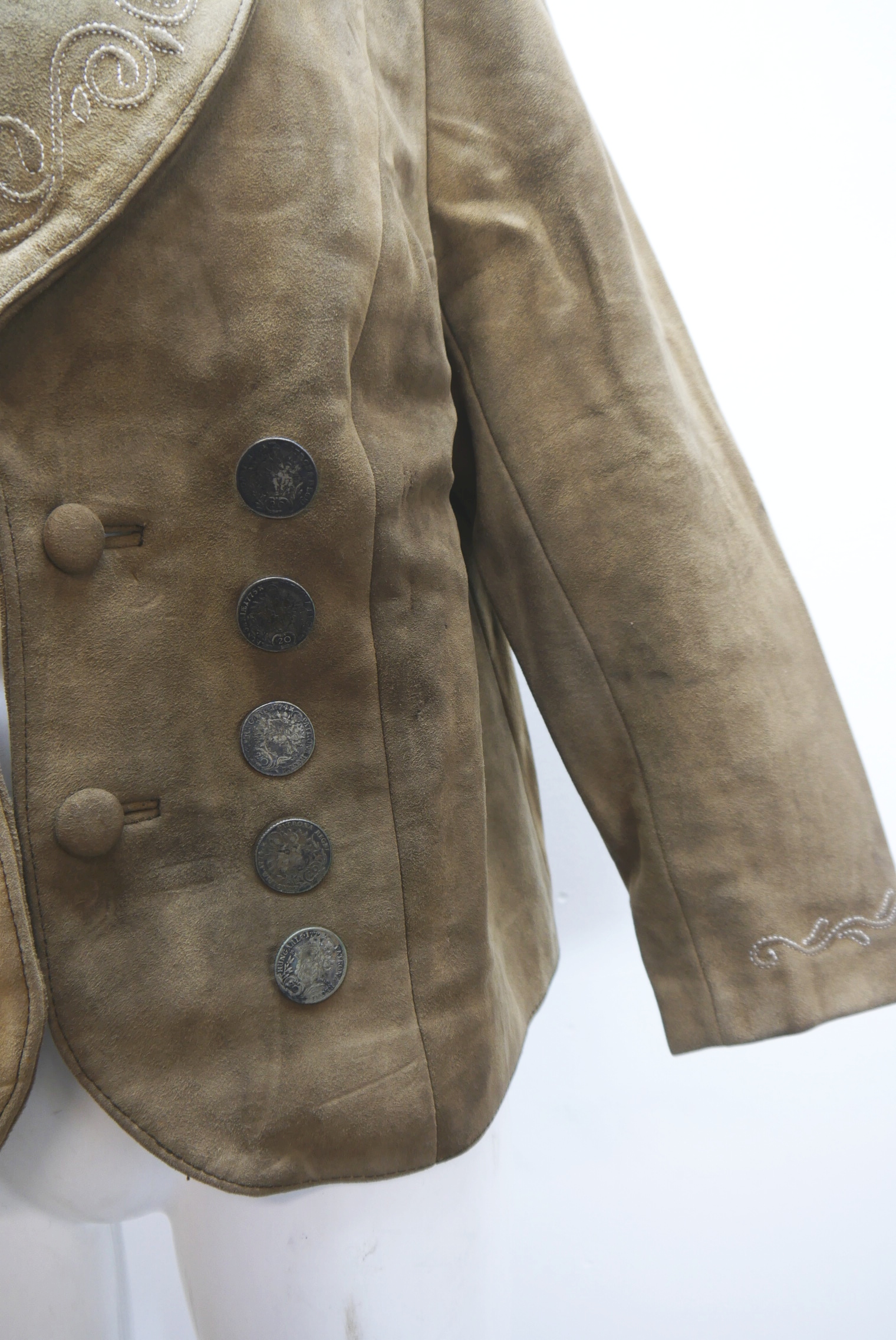 lederjacke-blazer-vintage-janker-damen-trachenjacke-leder-jacke-trachten-kurz-lang-sommer-individuell-tailliert-gebraucht-second-hand-80er-90er-lederjacke-dalo041-39