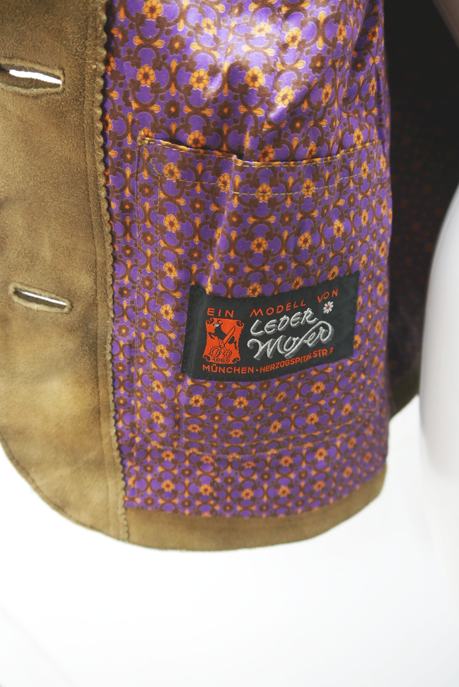 lederjacke-blazer-vintage-janker-damen-trachenjacke-leder-jacke-trachten-kurz-lang-sommer-individuell-tailliert-gebraucht-second-hand-80er-90er-lederjacke-dalo041-42