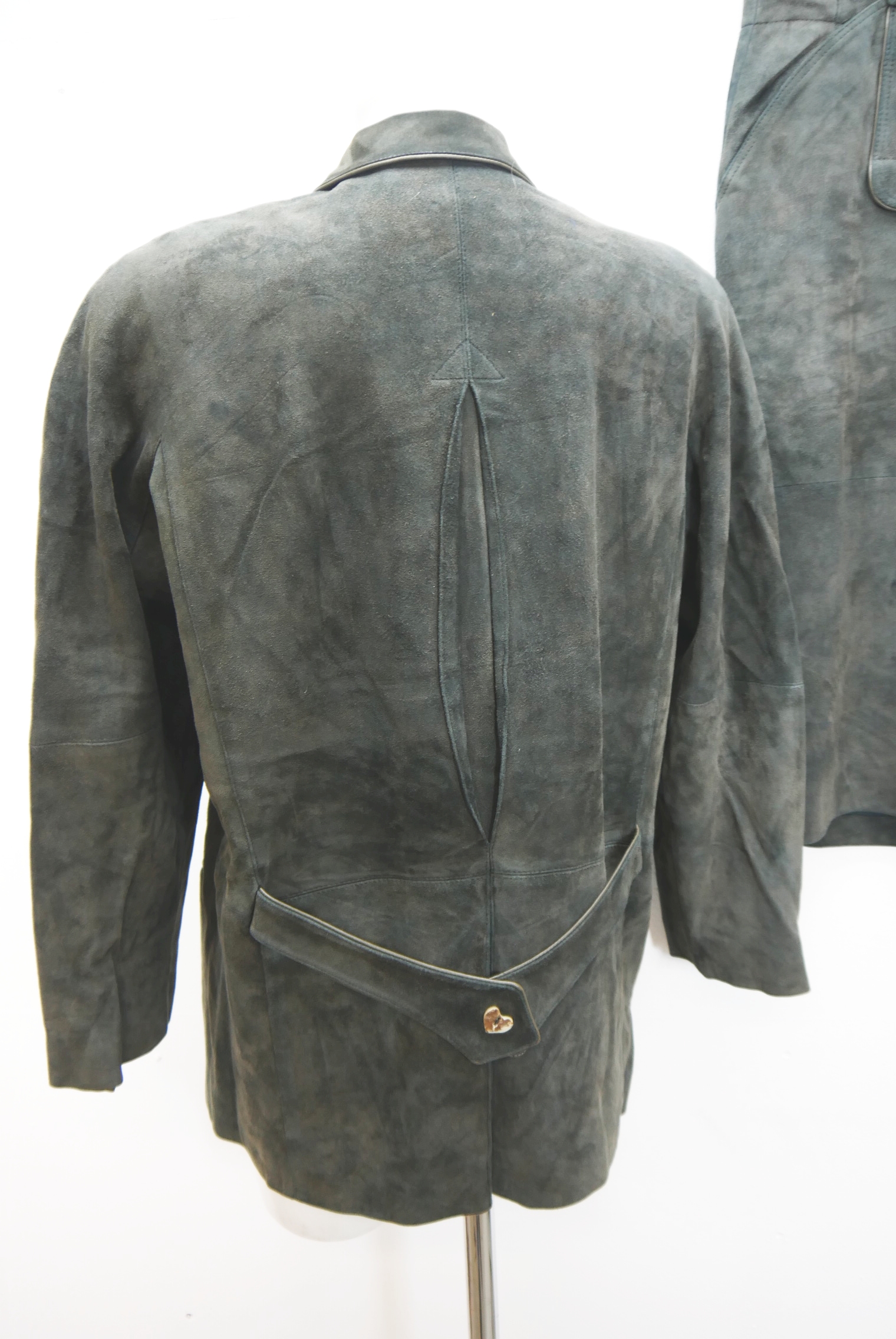 lederjacke-blazer-vintage-janker-damen-trachenjacke-leder-jacke-trachten-kurz-lang-sommer-individuell-tailliert-gebraucht-second-hand-80er-90er-lederjacke-dalo041-6