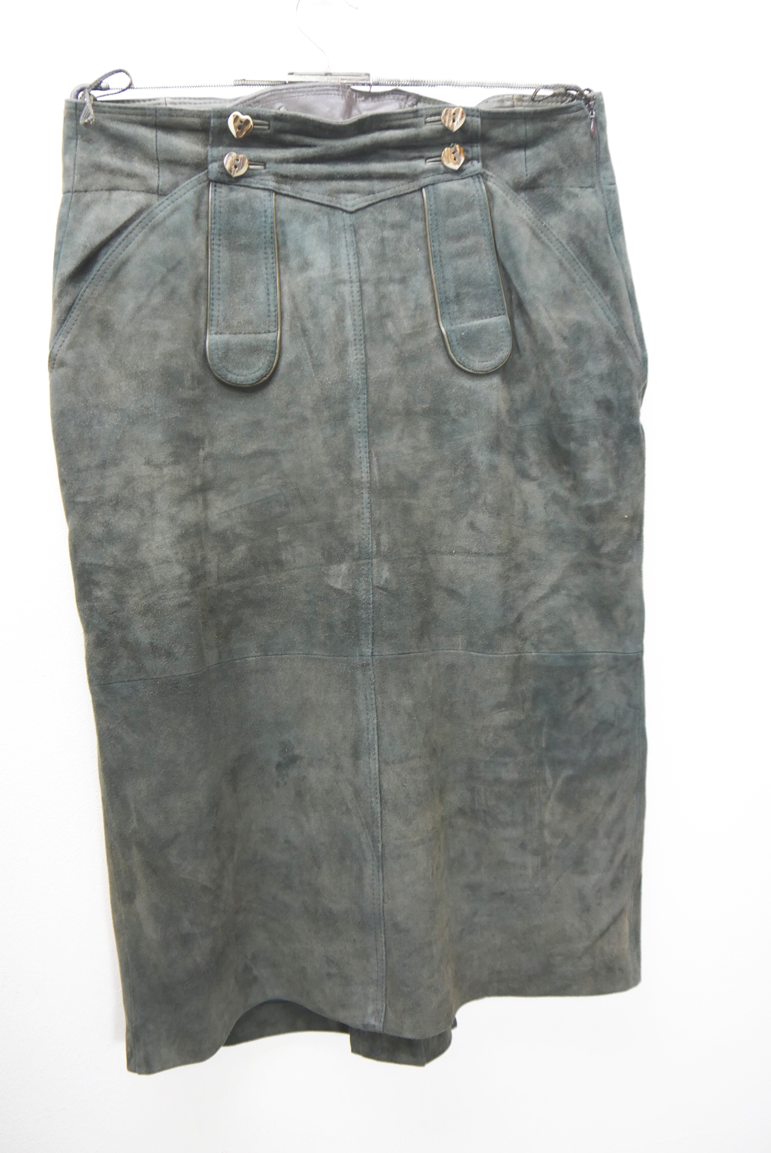 lederjacke-blazer-vintage-janker-damen-trachenjacke-leder-jacke-trachten-kurz-lang-sommer-individuell-tailliert-gebraucht-second-hand-80er-90er-lederjacke-dalo041-9