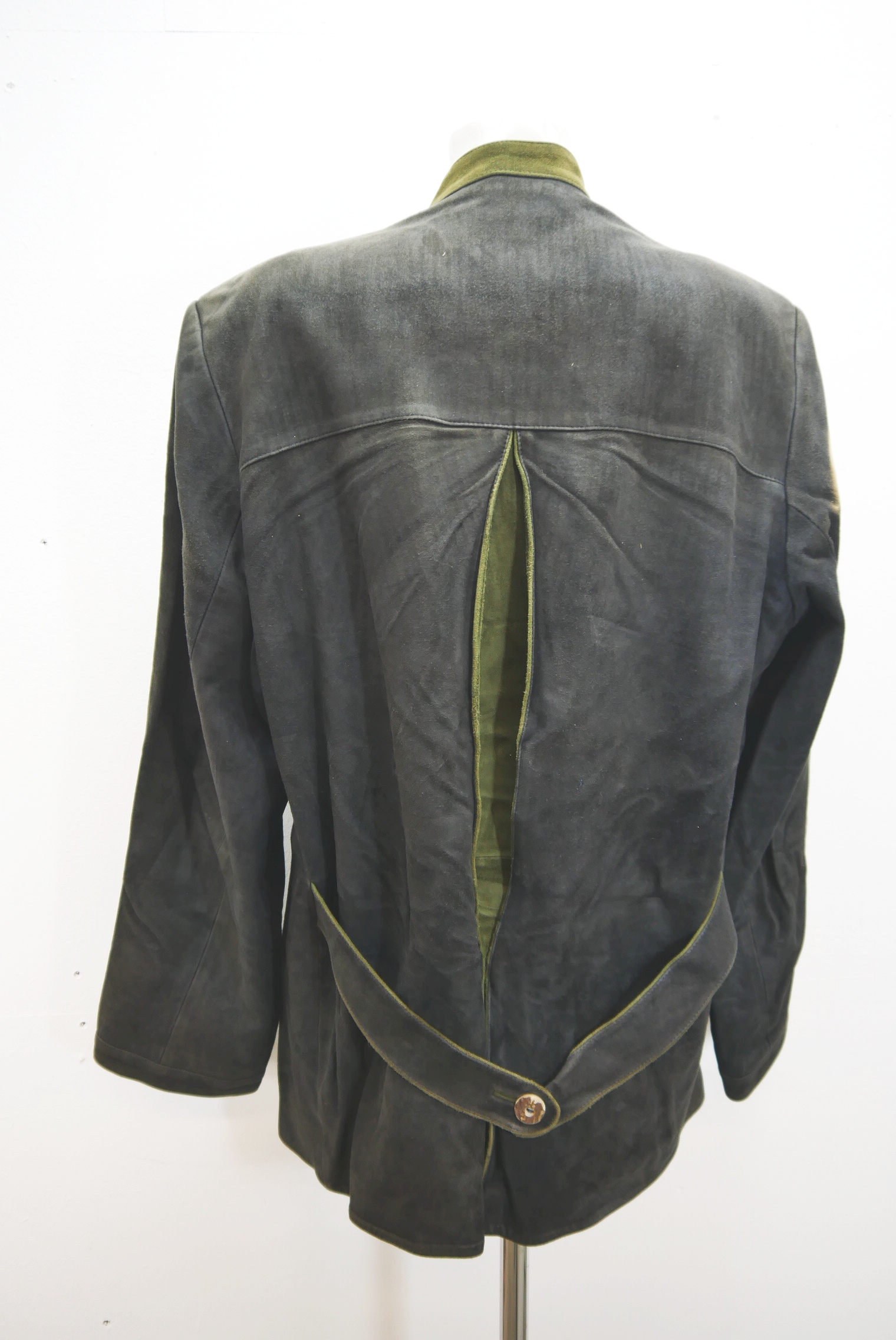 lederjacke-vintage-janker-herren-trachenjacke-leder-jacke-trachten-kurz-lang-sommer-hochwertig-gebrauchte-second-hand-80er-90er-lederjacke-dalo041-1-25