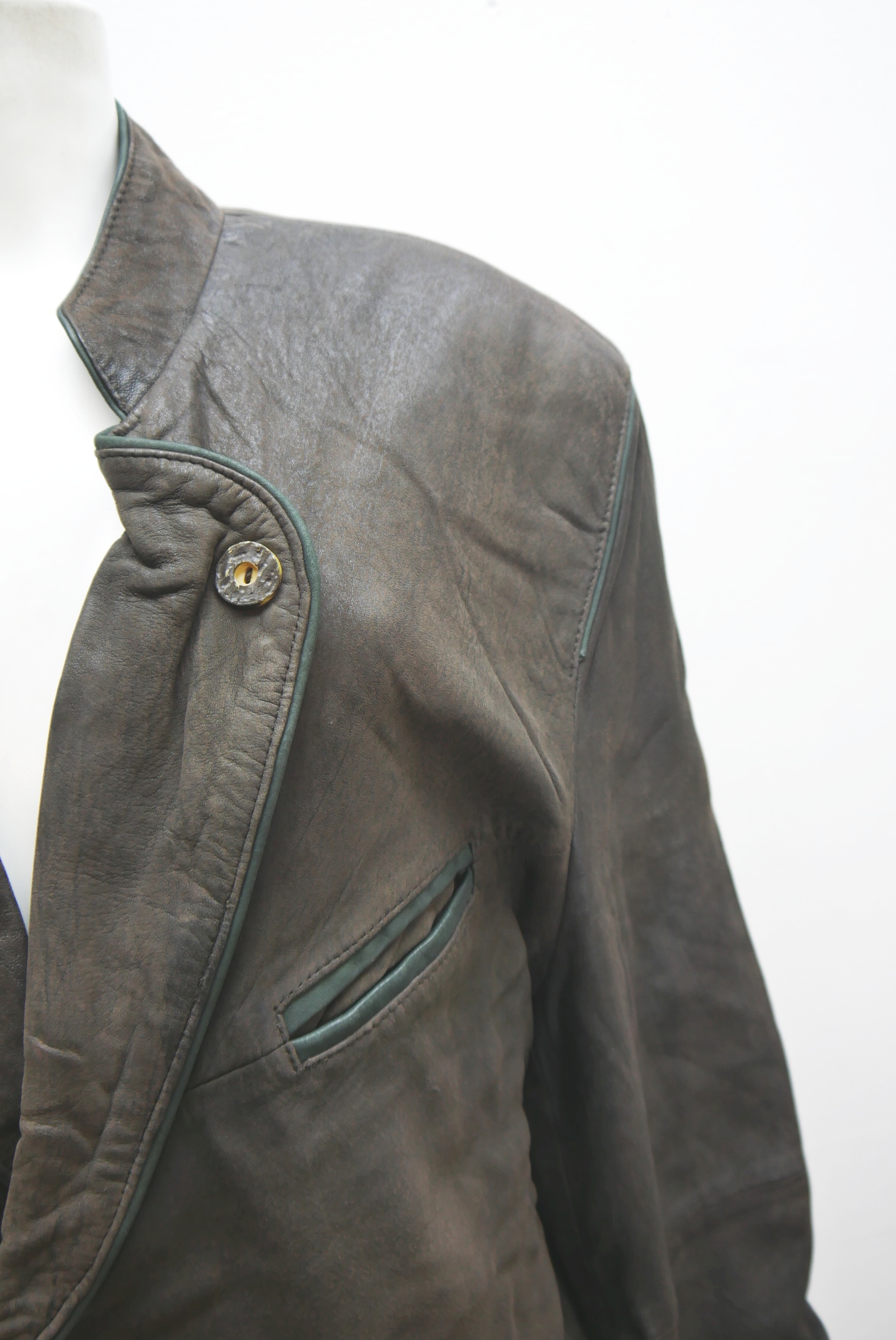 lederjanker-trachtenjacke-glattleder-hirschleder-ziegenvelour-leder-laessig-janker-wildleder-jacke-vintage-second-hand-gebrauchte-lederjacke-hele028-10