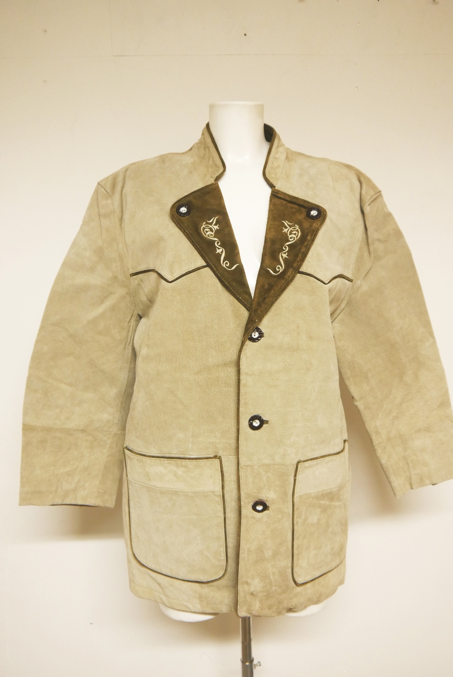 lederjanker-trachtenjacke-glattleder-hirschleder-ziegenvelour-leder-laessig-janker-wildleder-jacke-vintage-second-hand-gebrauchte-lederjacke-hele029-13