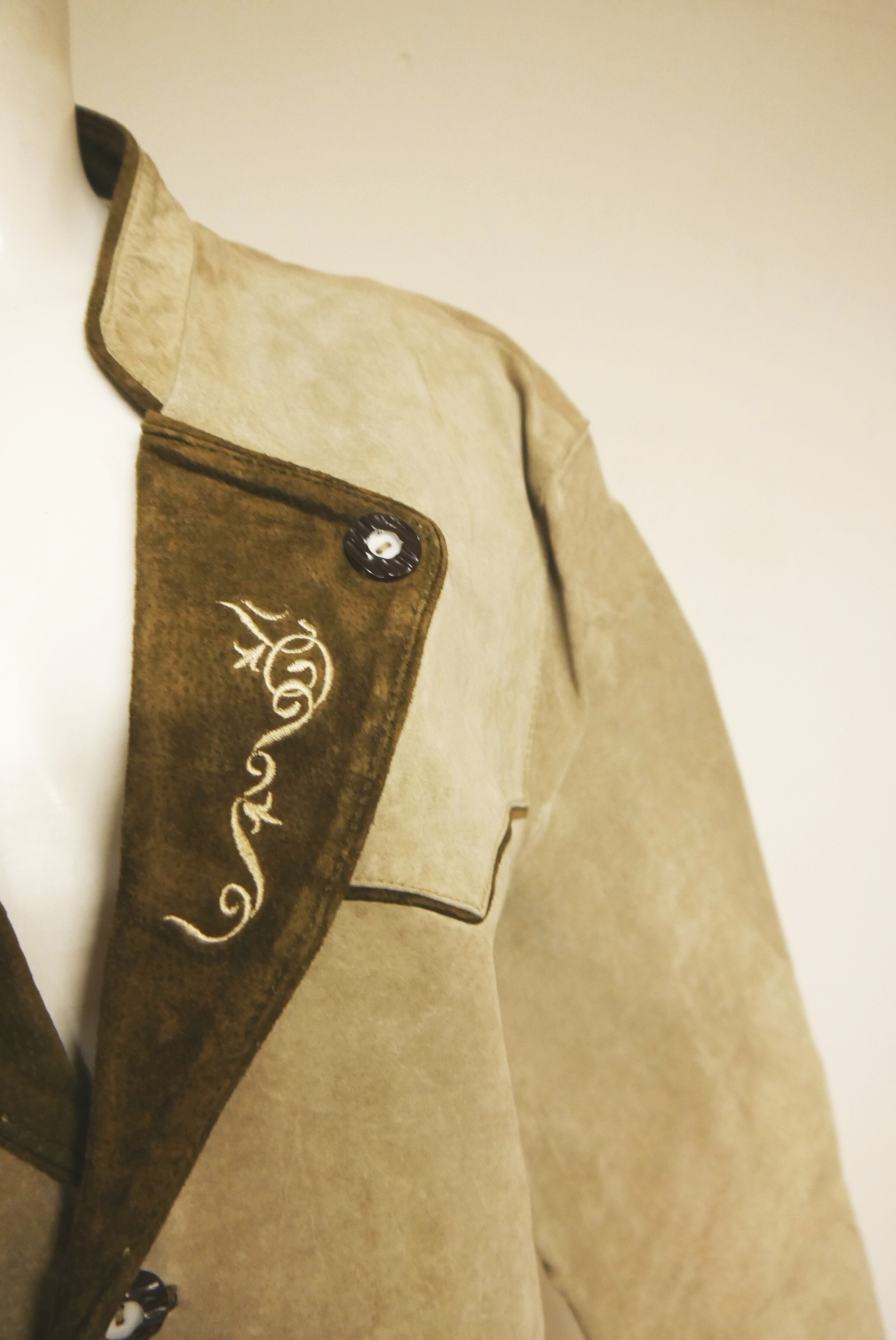 lederjanker-trachtenjacke-glattleder-hirschleder-ziegenvelour-leder-laessig-janker-wildleder-jacke-vintage-second-hand-gebrauchte-lederjacke-hele029-14