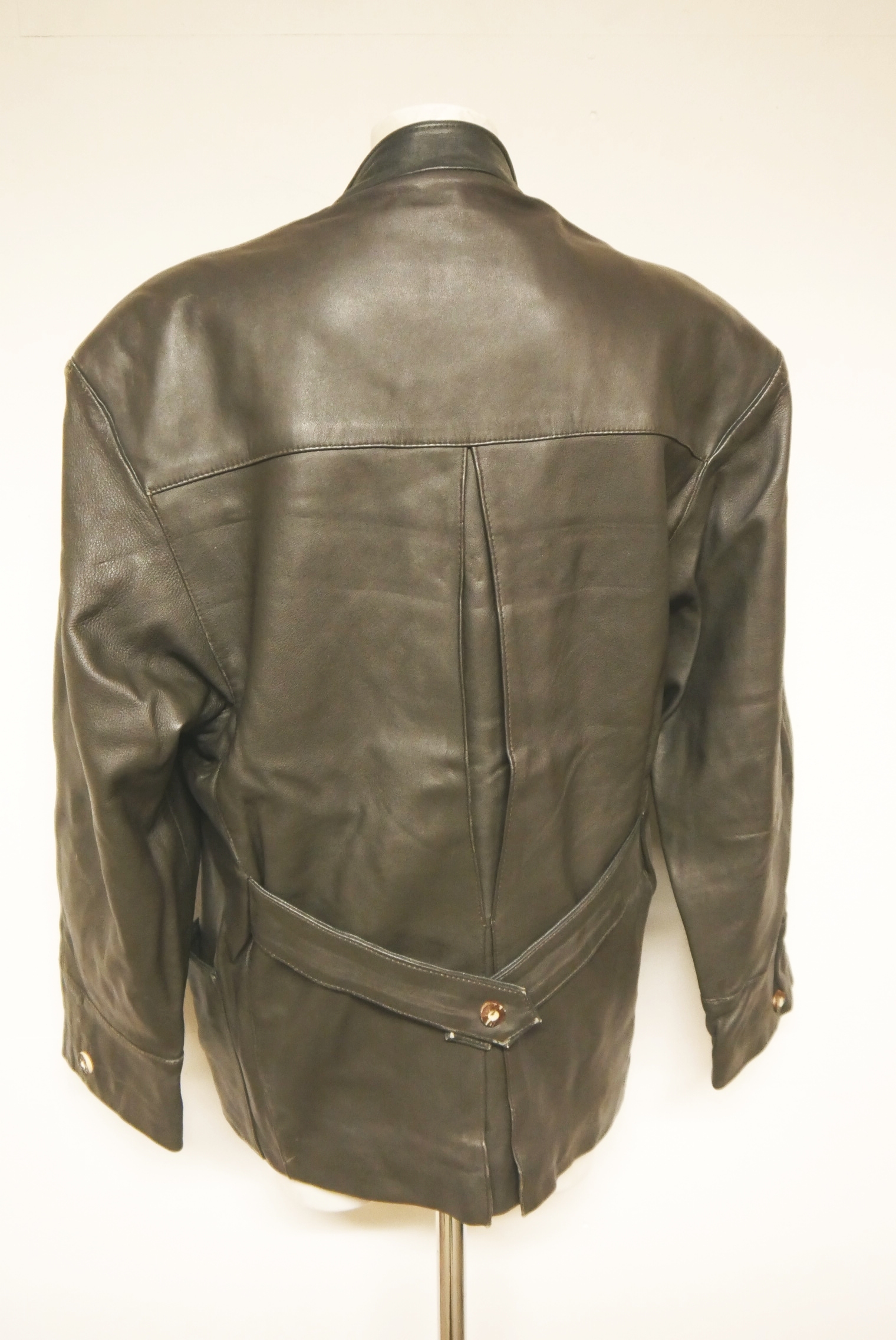 lederjanker-trachtenjacke-glattleder-hirschleder-ziegenvelour-leder-laessig-janker-wildleder-jacke-vintage-second-hand-gebrauchte-lederjacke-hele029-31