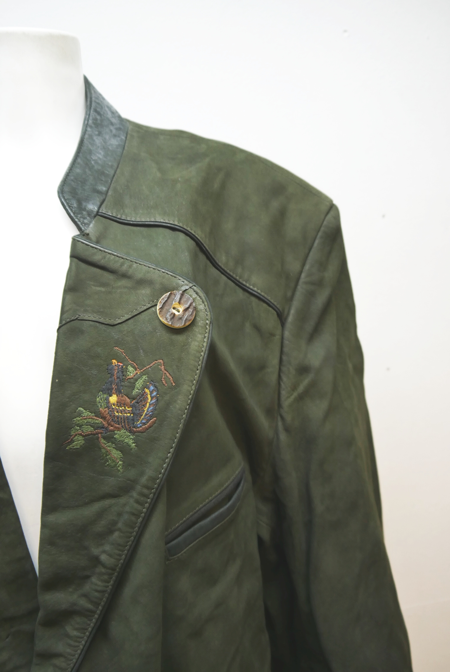 lederjanker-trachtenjacke-glattleder-hirschleder-ziegenvelour-leder-laessig-janker-wildleder-jacke-vintage-second-hand-gebrauchte-lederjacke-hele029-48