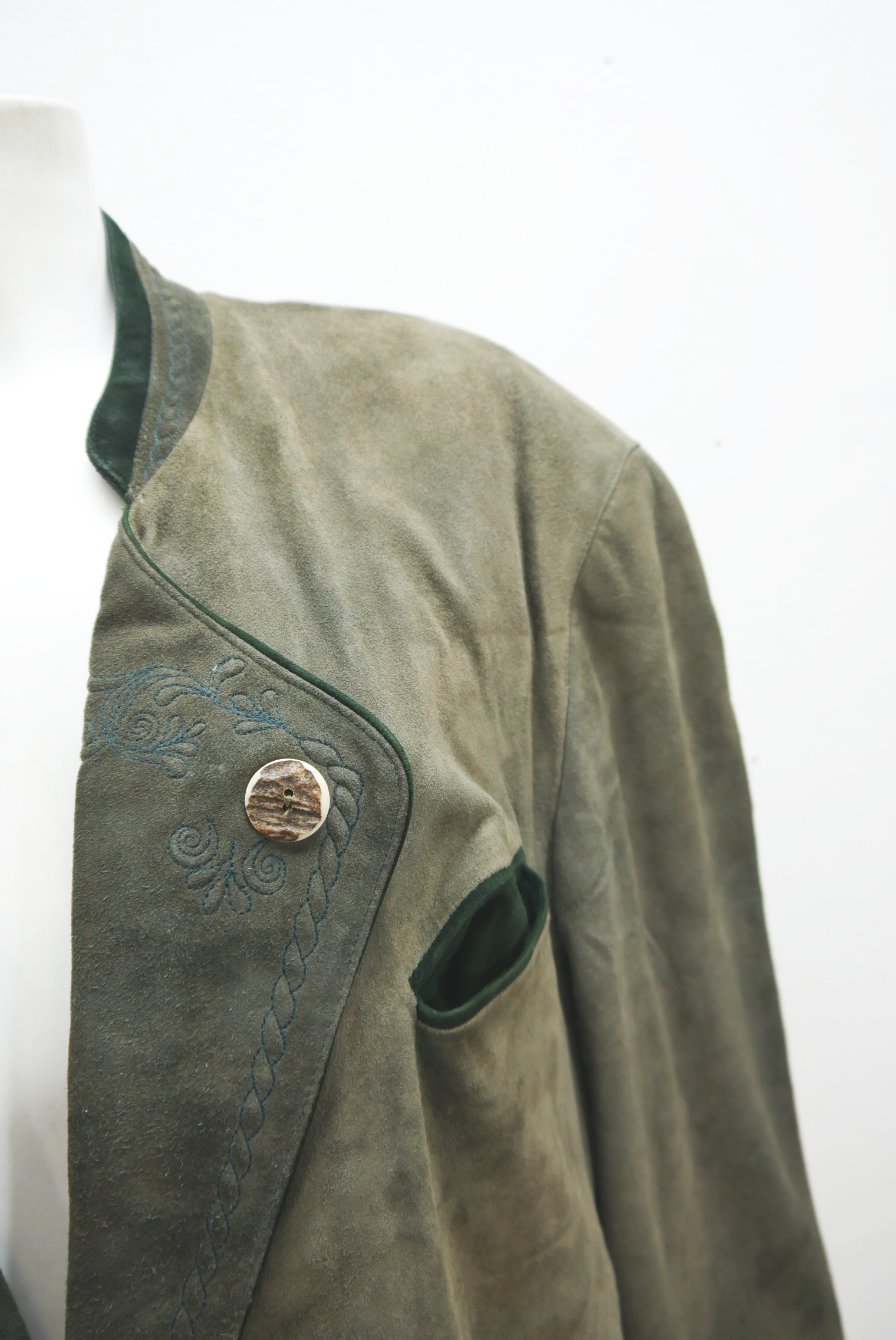 lederjanker-trachtenjacke-glattleder-hirschleder-ziegenvelour-leder-laessig-janker-wildleder-jacke-vintage-second-hand-gebrauchte-lederjacke-hele030-23