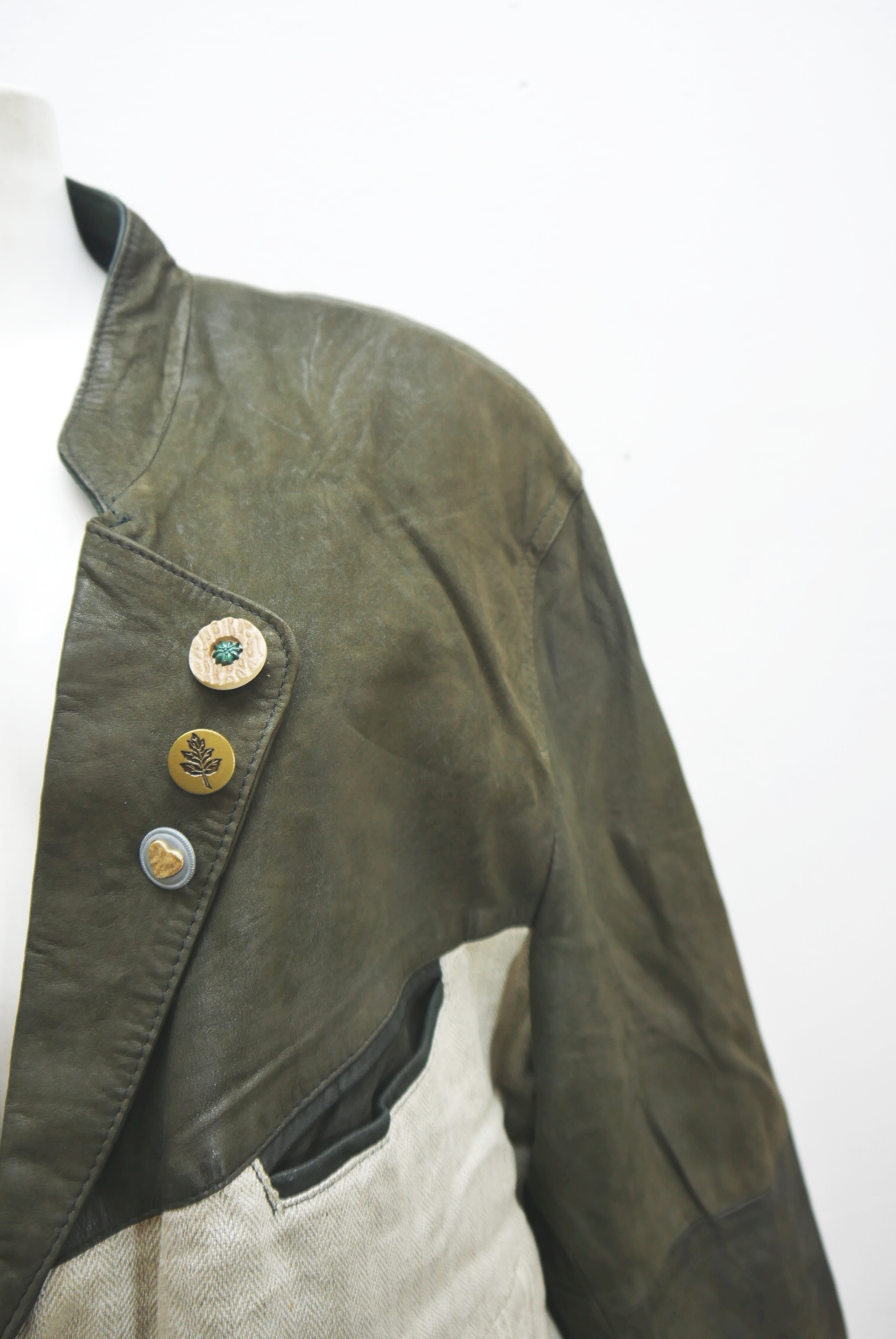 lederjanker-trachtenjacke-glattleder-hirschleder-ziegenvelour-leder-laessig-janker-wildleder-jacke-vintage-second-hand-gebrauchte-lederjacke-hele030-42