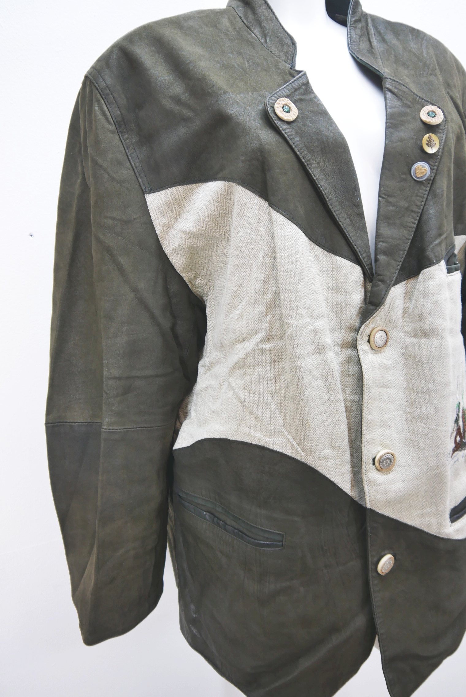 lederjanker-trachtenjacke-glattleder-hirschleder-ziegenvelour-leder-laessig-janker-wildleder-jacke-vintage-second-hand-gebrauchte-lederjacke-hele030-43