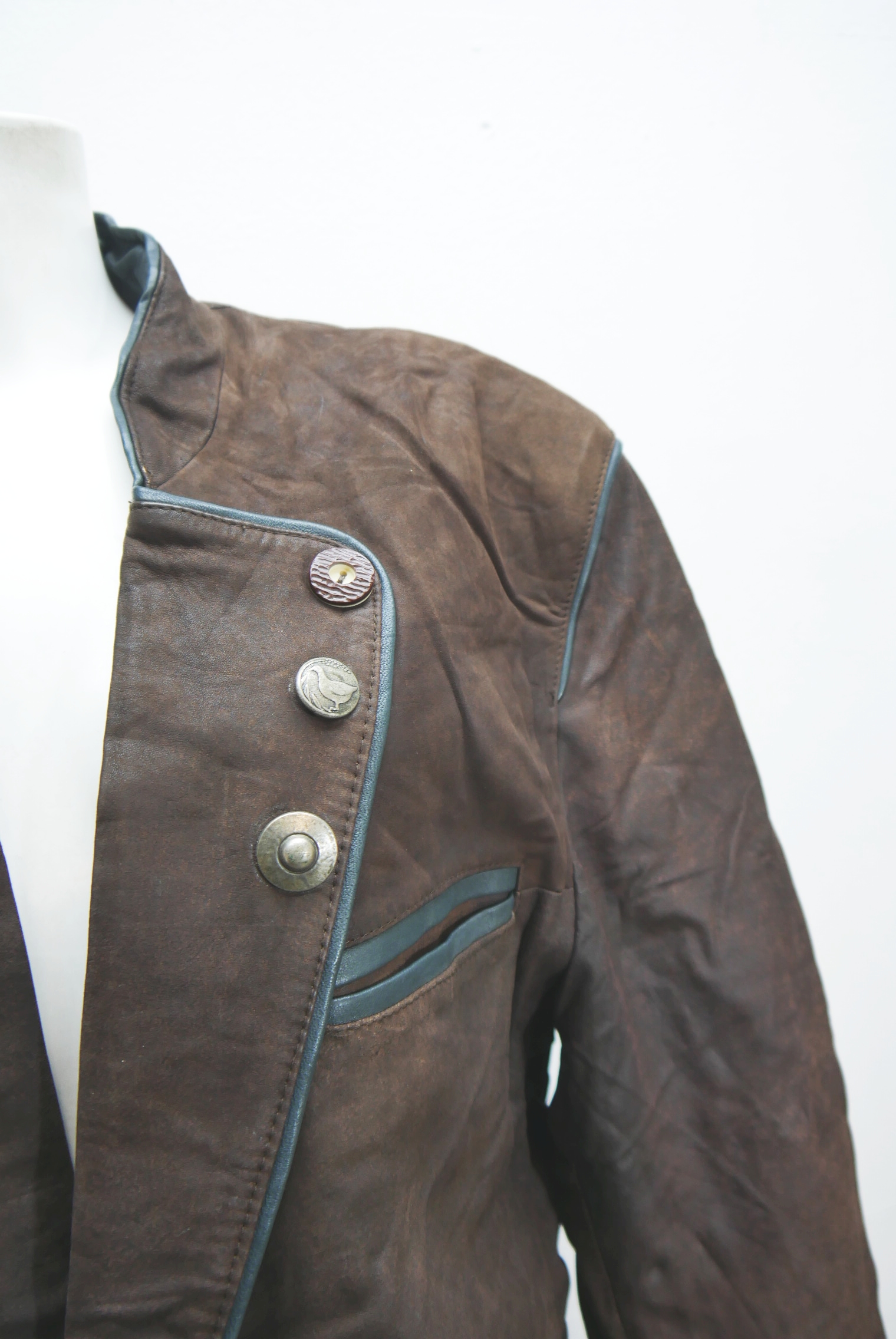 lederjanker-trachtenjacke-glattleder-hirschleder-ziegenvelour-leder-laessig-janker-wildleder-jacke-vintage-second-hand-gebrauchte-lederjacke-hele030-49