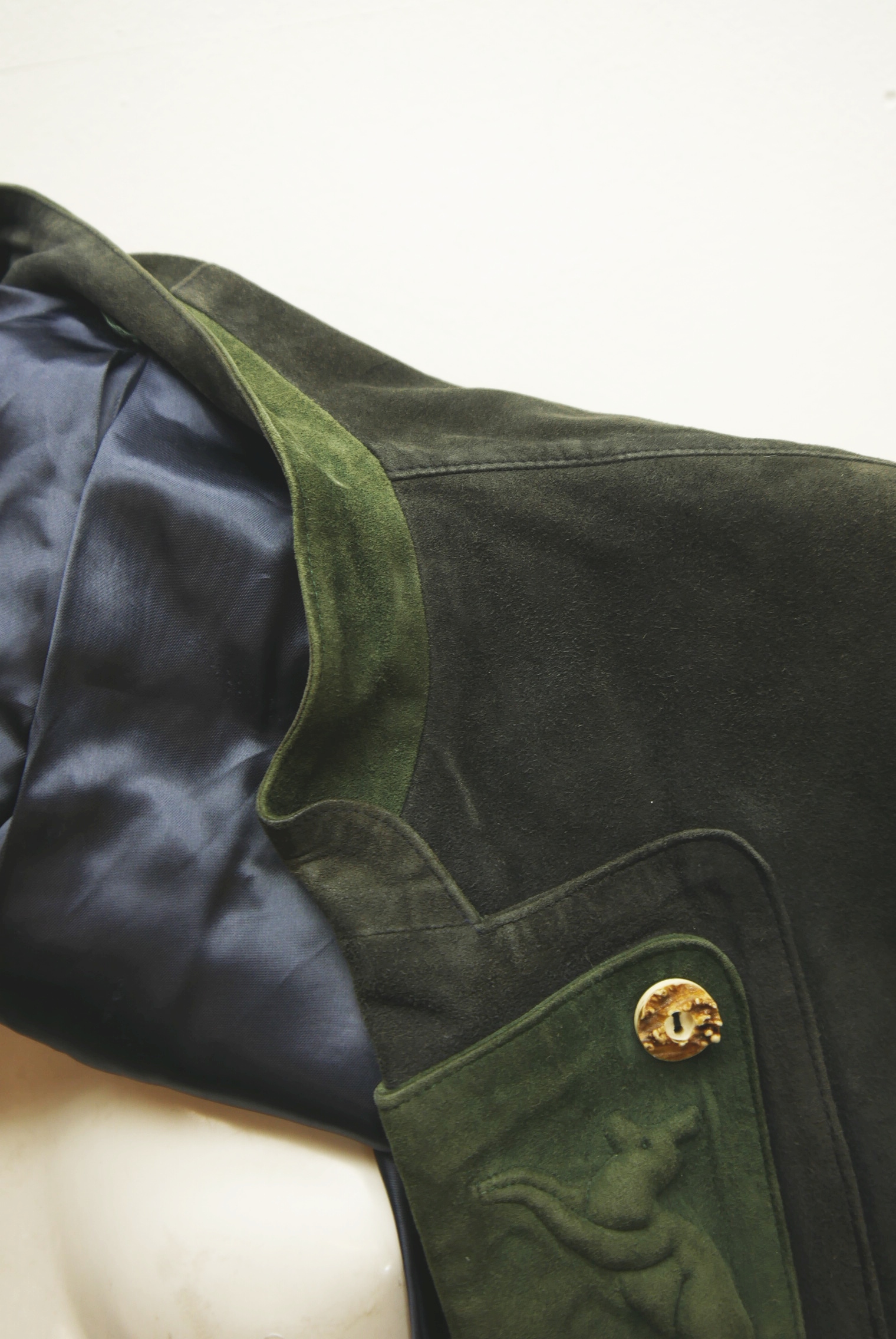 lederjanker-trachtenjacke-glattleder-hirschleder-ziegenvelour-leder-laessig-janker-wildleder-jacke-vintage-second-hand-gebrauchte-lederjacke-hele030-75