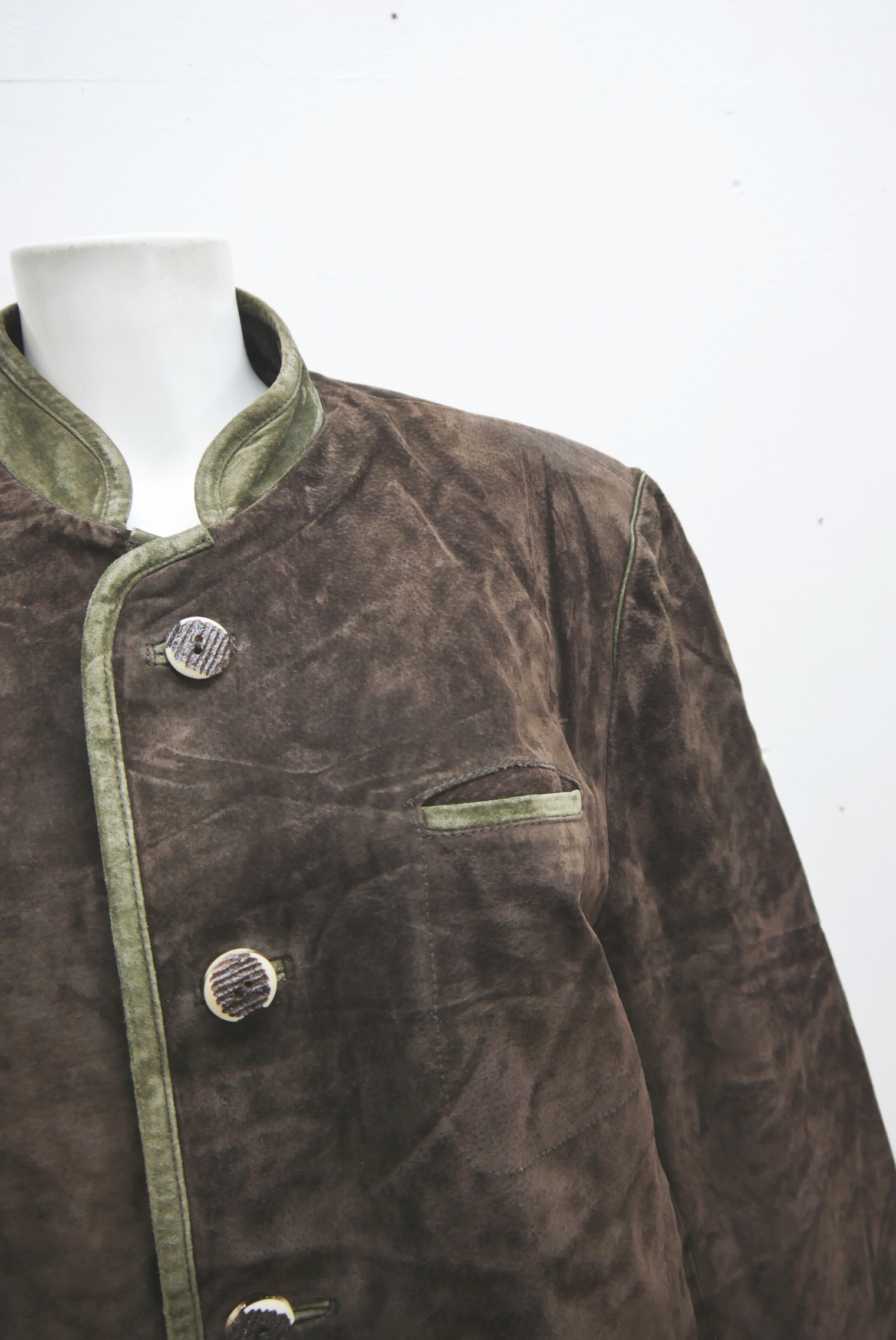 lederjanker-trachtenjacke-glattleder-hirschleder-ziegenvelour-leder-laessig-janker-wildleder-jacke-vintage-second-hand-gebrauchte-lederjacke-hele031-2