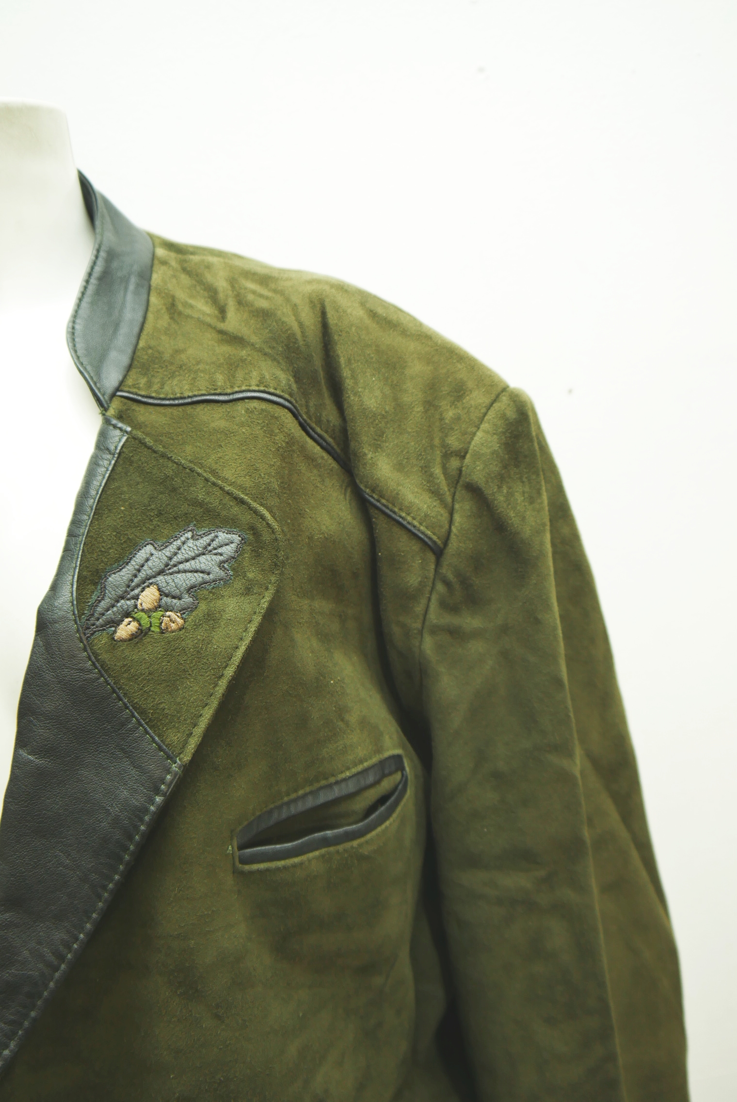 lederjanker-trachtenjacke-glattleder-hirschleder-ziegenvelour-leder-laessig-janker-wildleder-jacke-vintage-second-hand-gebrauchte-lederjacke-hele031-28