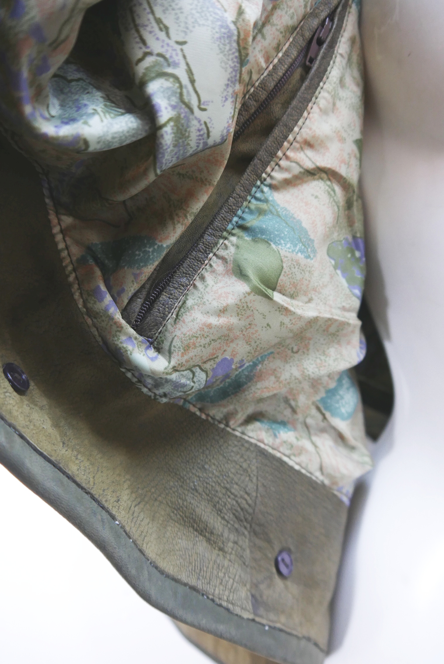 lederjanker-trachtenjacke-glattleder-hirschleder-ziegenvelour-leder-laessig-janker-wildleder-jacke-vintage-second-hand-gebrauchte-lederjacke-hele031-40