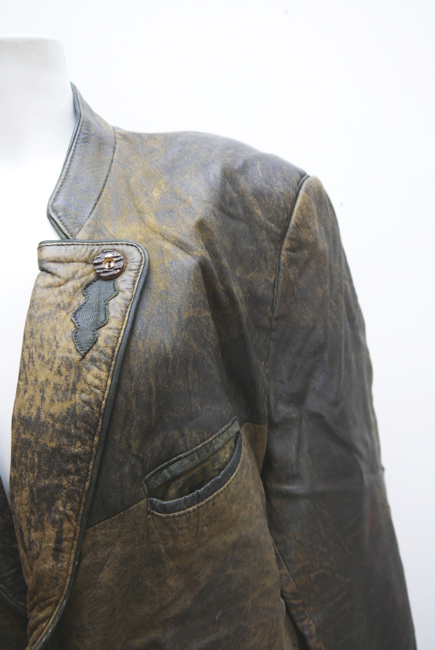 lederjanker-trachtenjacke-glattleder-hirschleder-ziegenvelour-leder-laessig-janker-wildleder-jacke-vintage-second-hand-gebrauchte-lederjacke-hele031-42