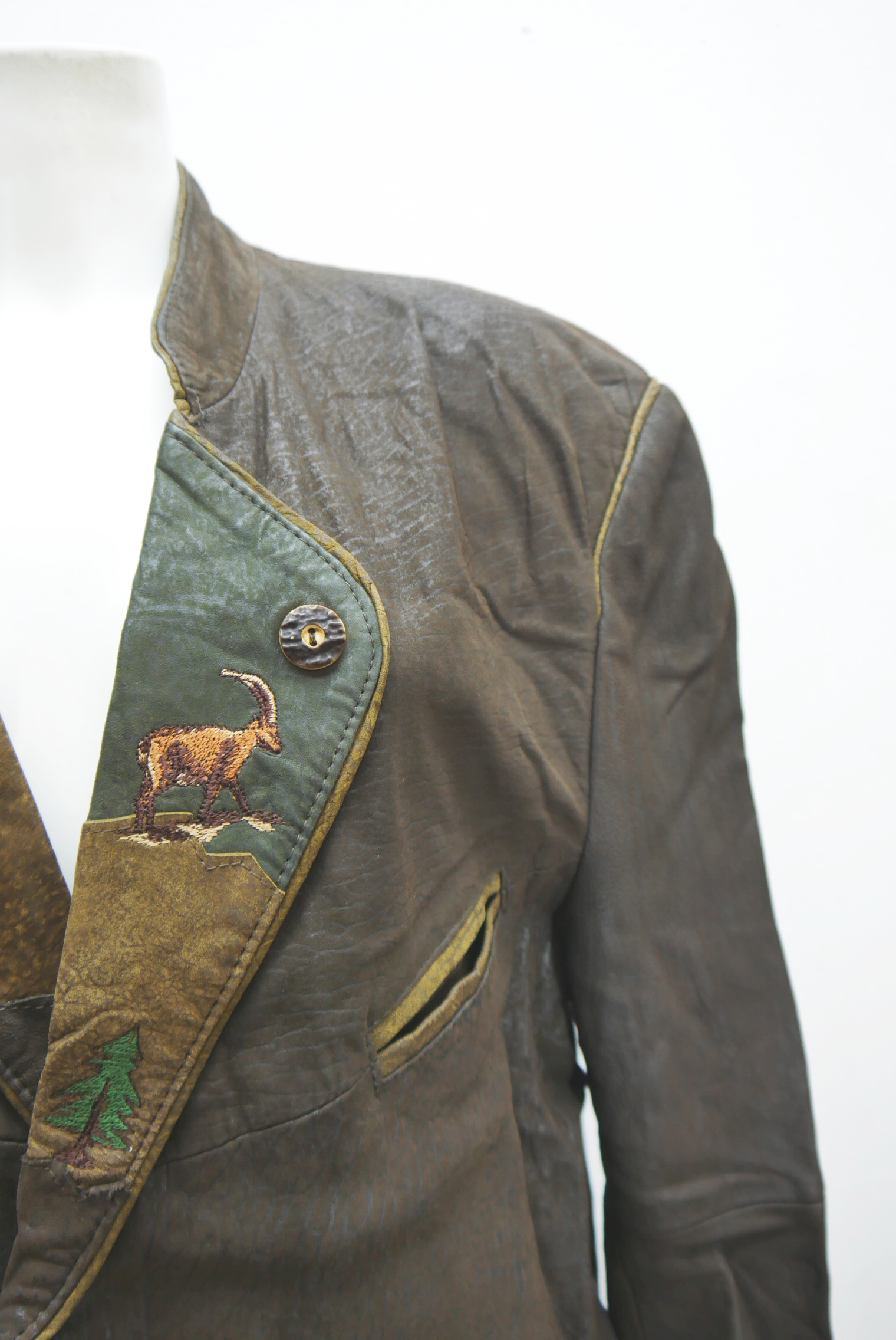 lederjanker-trachtenjacke-glattleder-hirschleder-ziegenvelour-leder-laessig-janker-wildleder-jacke-vintage-second-hand-gebrauchte-lederjacke-hele031-55