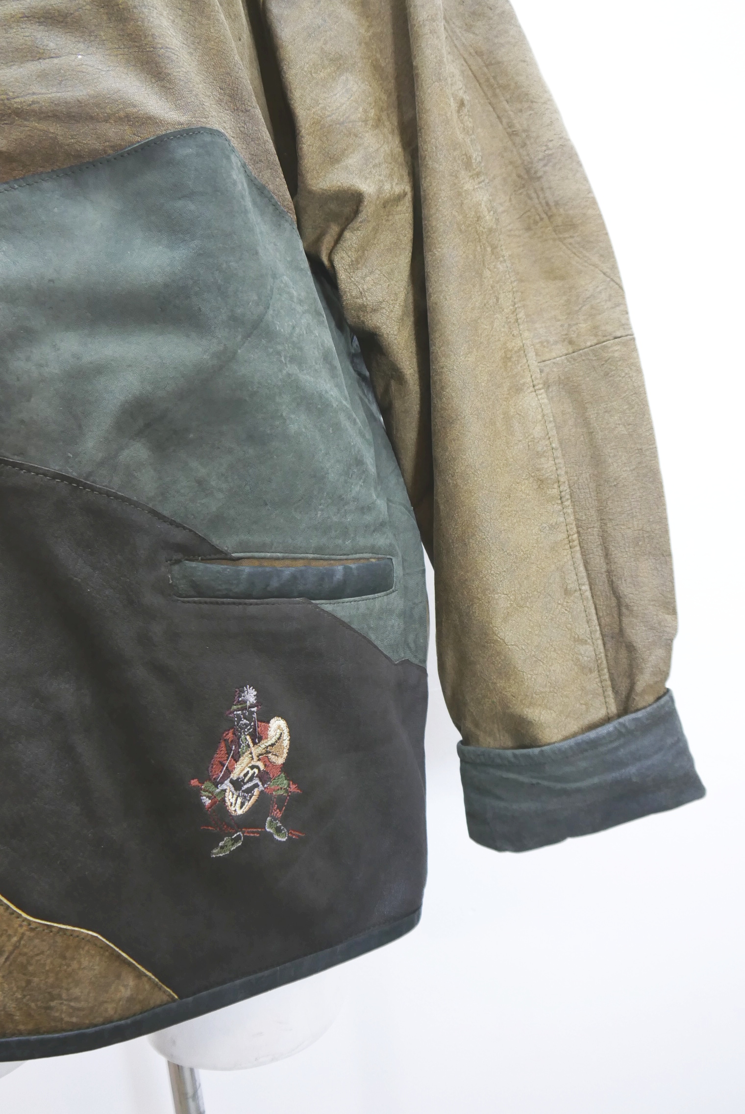 lederjanker-trachtenjacke-glattleder-hirschleder-ziegenvelour-leder-laessig-janker-wildleder-jacke-vintage-second-hand-gebrauchte-lederjacke-hele031-70