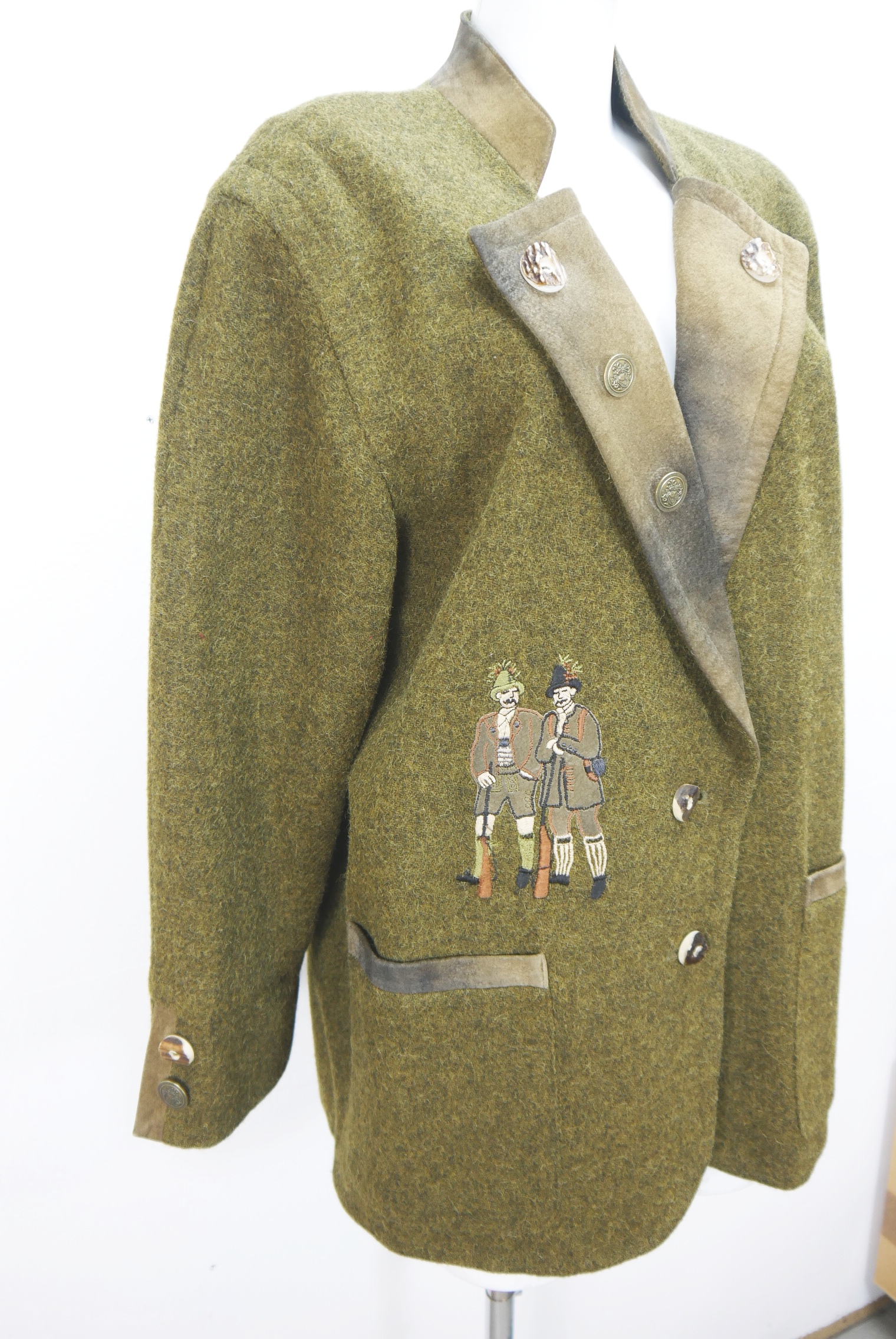 walkjacke-strickjacke-teilweise-handarbeit-gebraucht-vintage-trachten-jacke-damen-wolle-trachtenjacke-second-hand-janker-winterjacke-dawa156-15