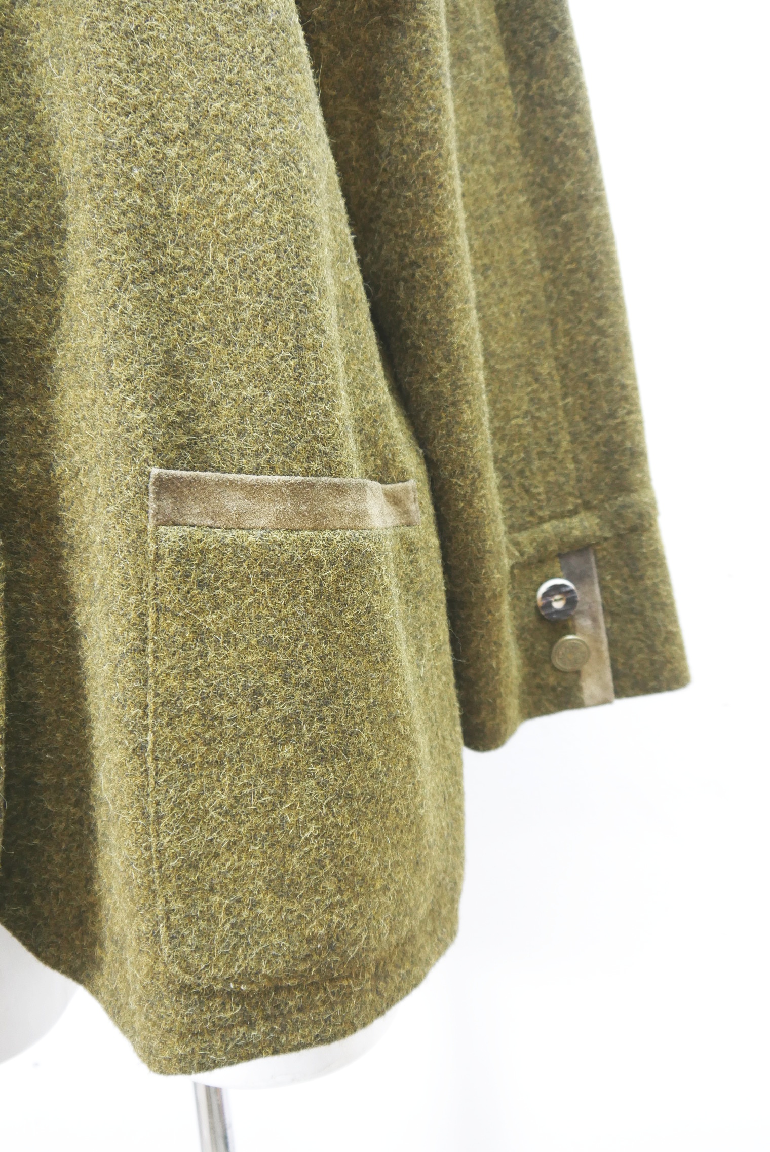 walkjacke-strickjacke-teilweise-handarbeit-gebraucht-vintage-trachten-jacke-damen-wolle-trachtenjacke-second-hand-janker-winterjacke-dawa156-16