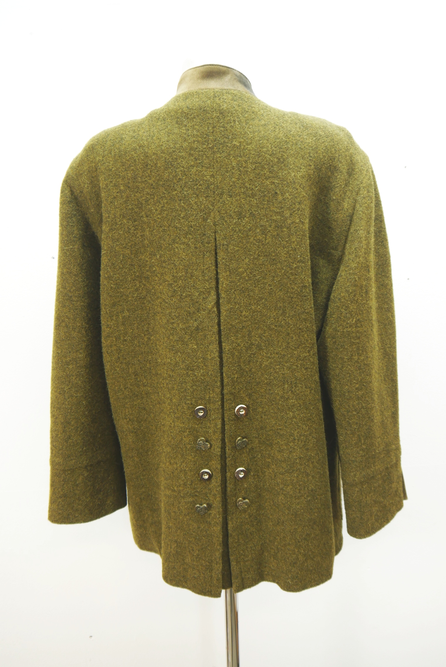 walkjacke-strickjacke-teilweise-handarbeit-gebraucht-vintage-trachten-jacke-damen-wolle-trachtenjacke-second-hand-janker-winterjacke-dawa156-17