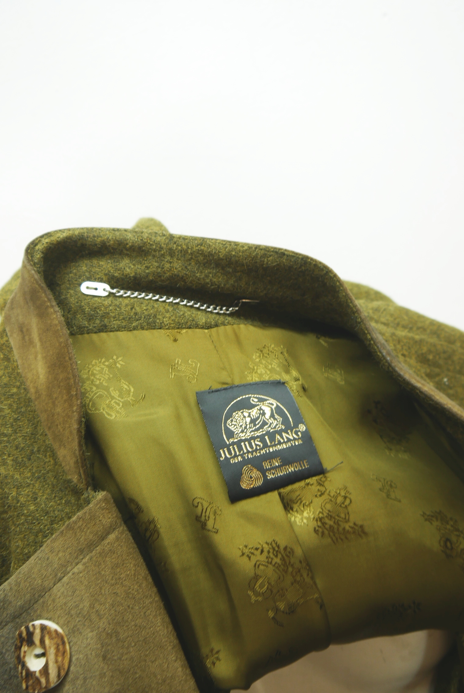 walkjacke-strickjacke-teilweise-handarbeit-gebraucht-vintage-trachten-jacke-damen-wolle-trachtenjacke-second-hand-janker-winterjacke-dawa156-18