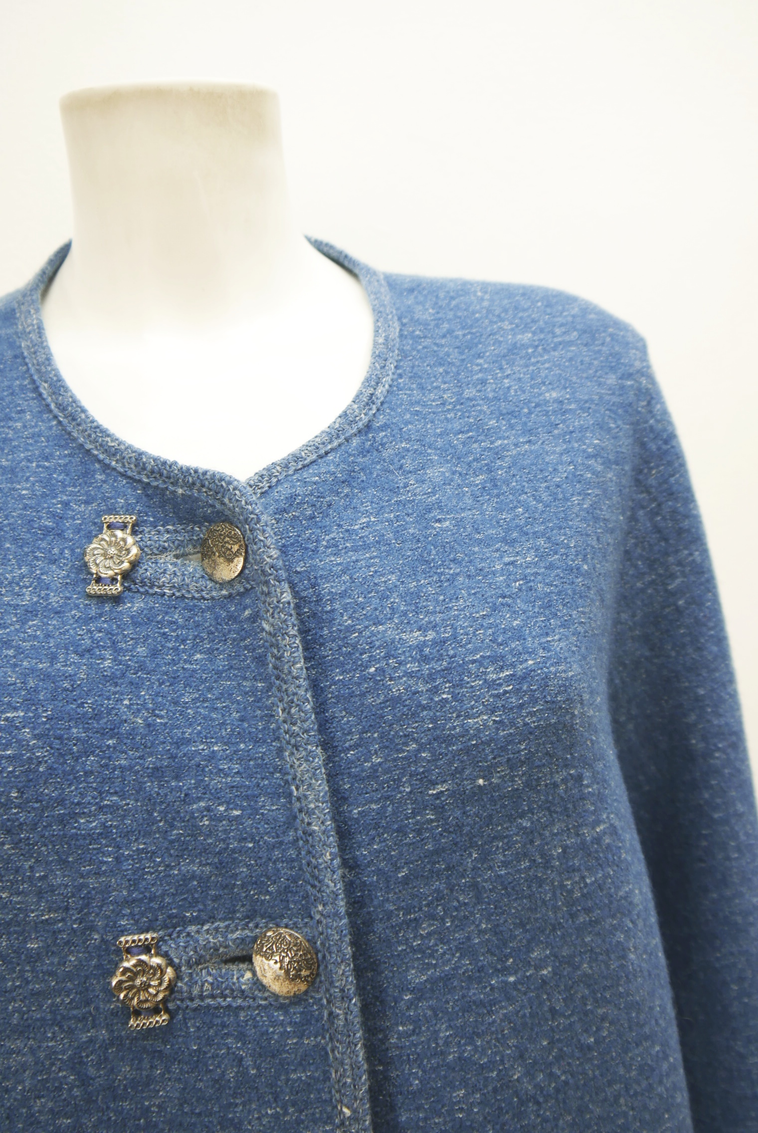 walkjacke-strickjacke-teilweise-handarbeit-gebraucht-vintage-trachten-jacke-damen-wolle-trachtenjacke-second-hand-janker-winterjacke-dawa156-57