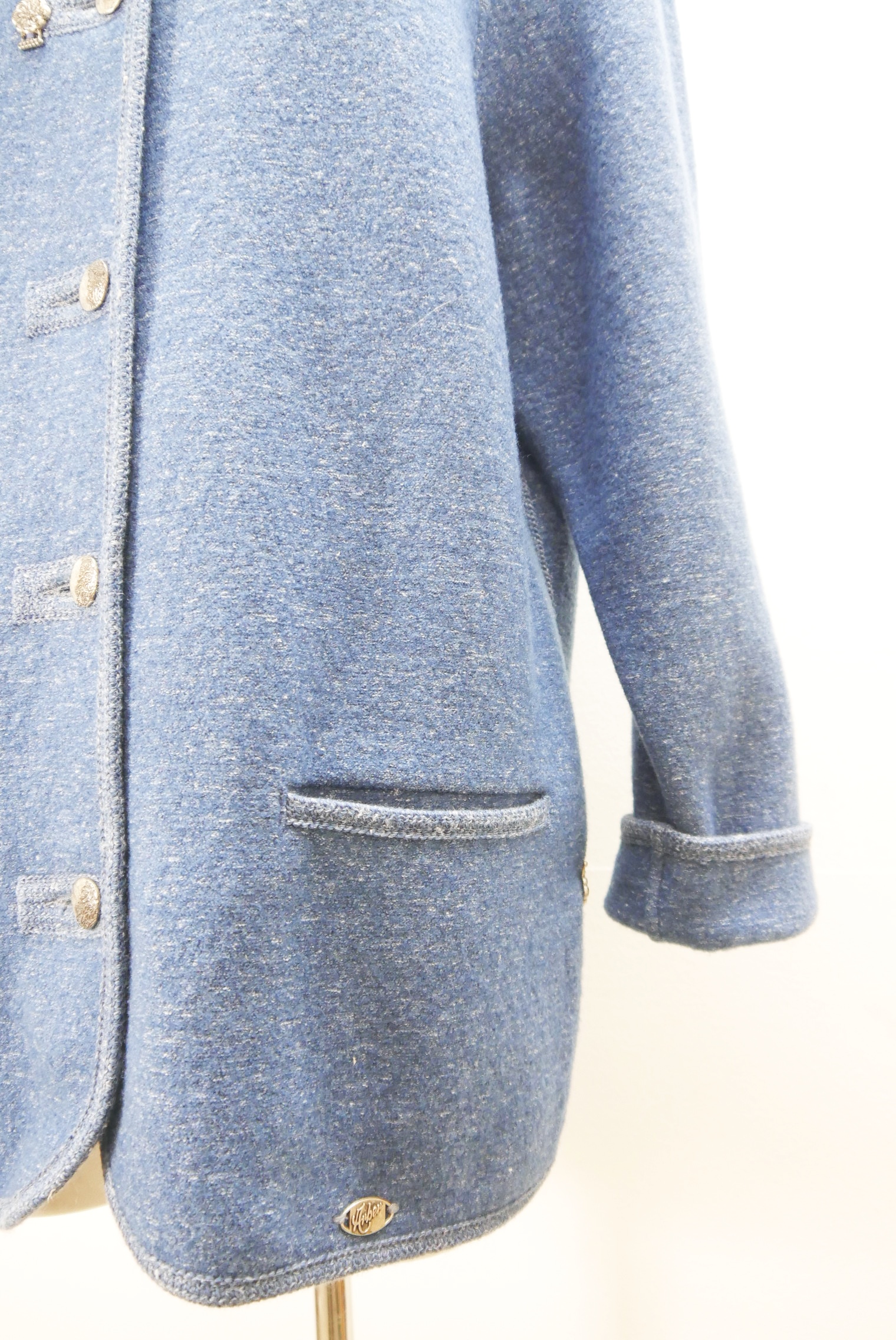 walkjacke-strickjacke-teilweise-handarbeit-gebraucht-vintage-trachten-jacke-damen-wolle-trachtenjacke-second-hand-janker-winterjacke-dawa156-59