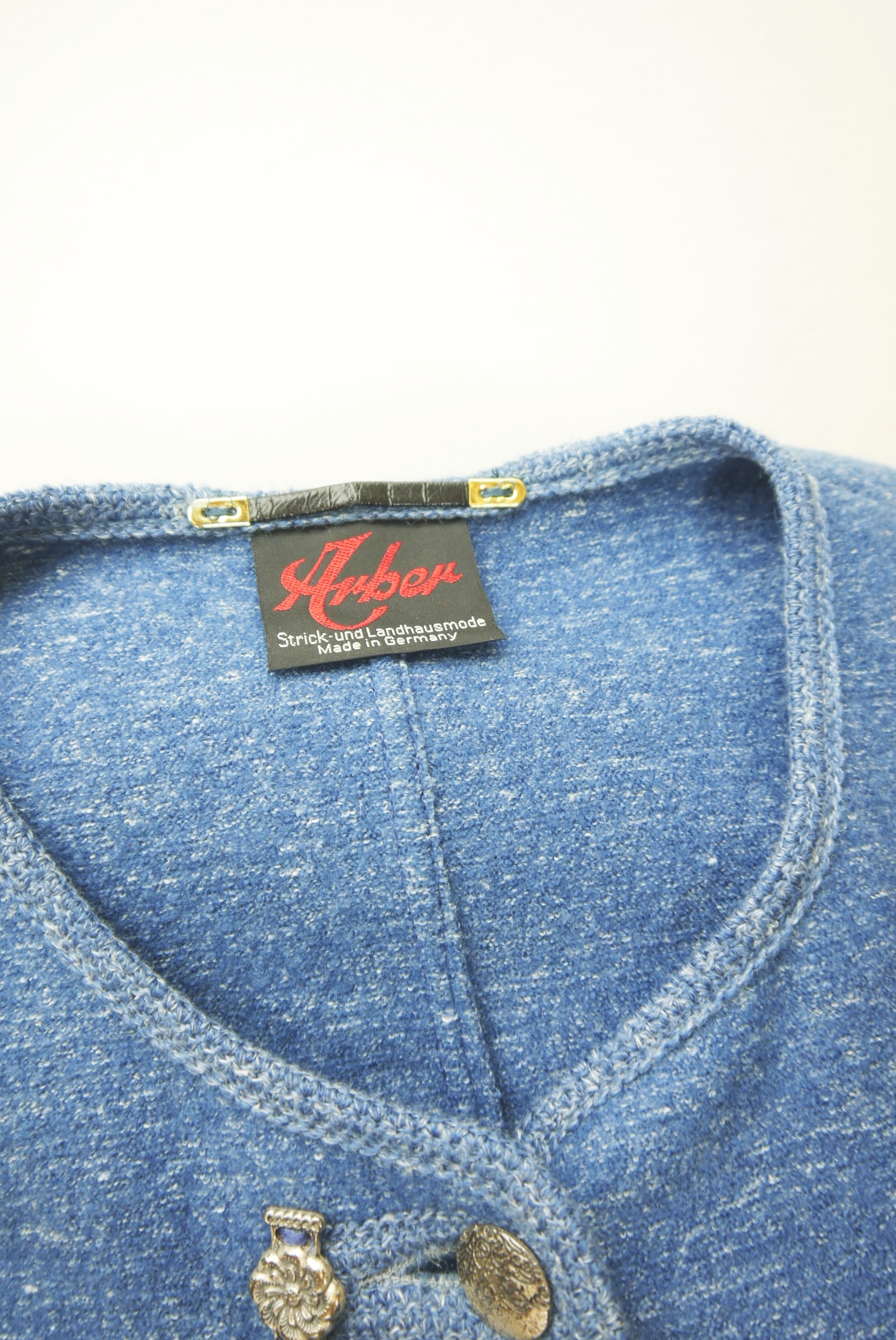 walkjacke-strickjacke-teilweise-handarbeit-gebraucht-vintage-trachten-jacke-damen-wolle-trachtenjacke-second-hand-janker-winterjacke-dawa156-61