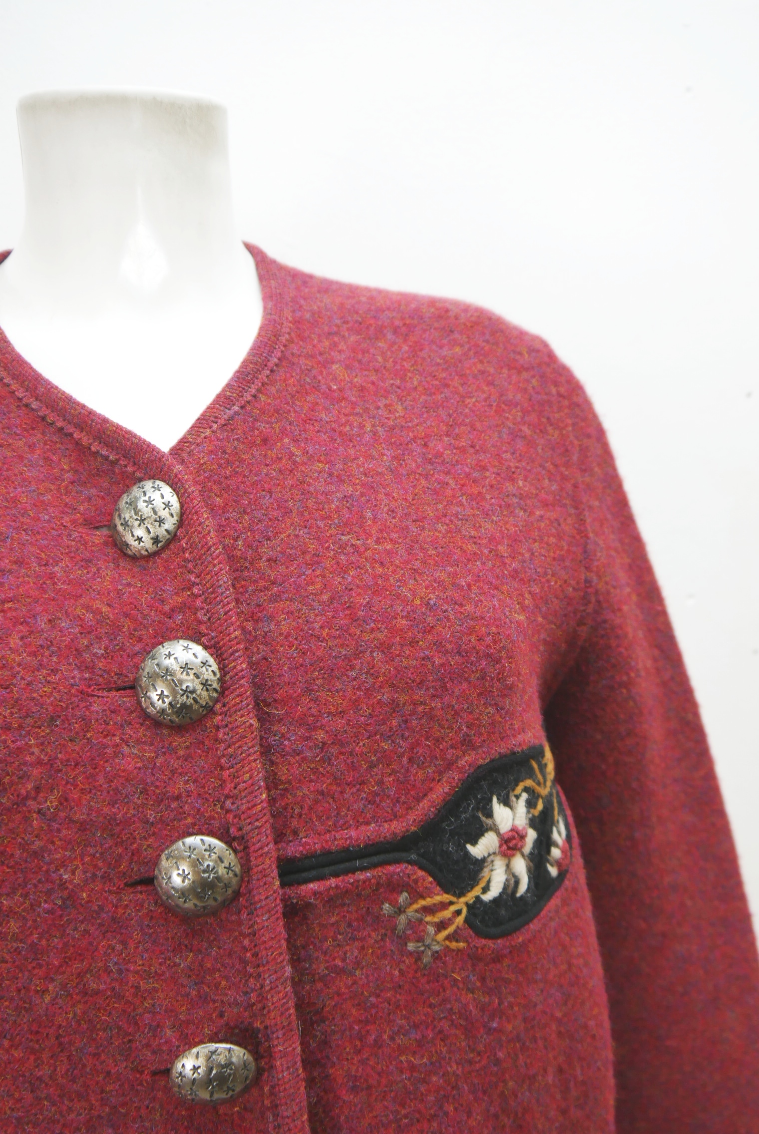 walkjacke-strickjacke-teilweise-handarbeit-gebrauchte-vintage-trachten-jacke-damen-wolle-trachtenjacke-second-hand-janker-winterjacke-dawa160-20