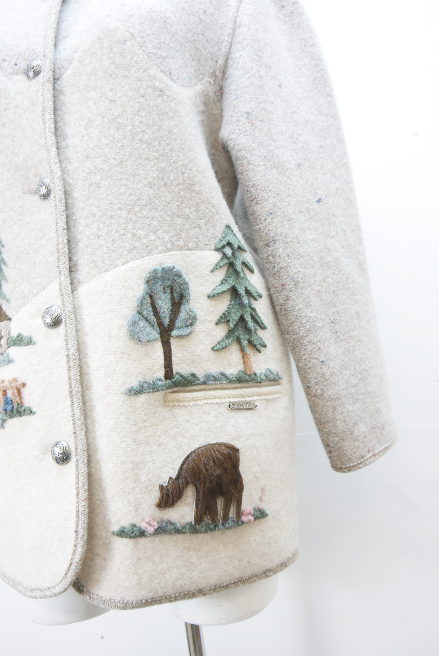 walkjacke-strickjacke-teilweise-handarbeit-gebrauchte-vintage-trachten-jacke-damen-wolle-trachtenjacke-second-hand-janker-winterjacke-dawa160-28