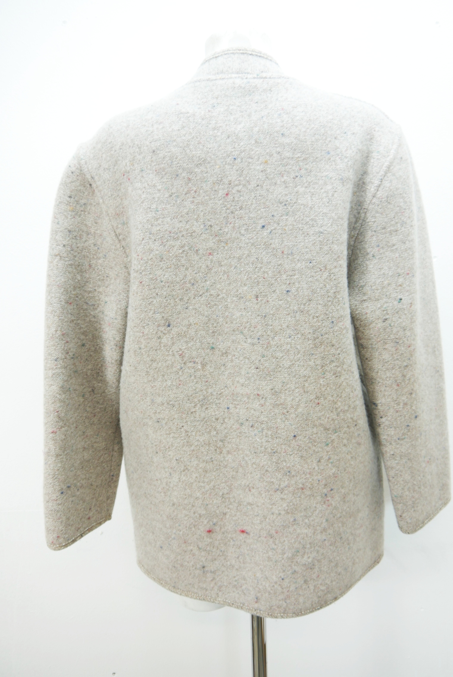 walkjacke-strickjacke-teilweise-handarbeit-gebrauchte-vintage-trachten-jacke-damen-wolle-trachtenjacke-second-hand-janker-winterjacke-dawa160-29