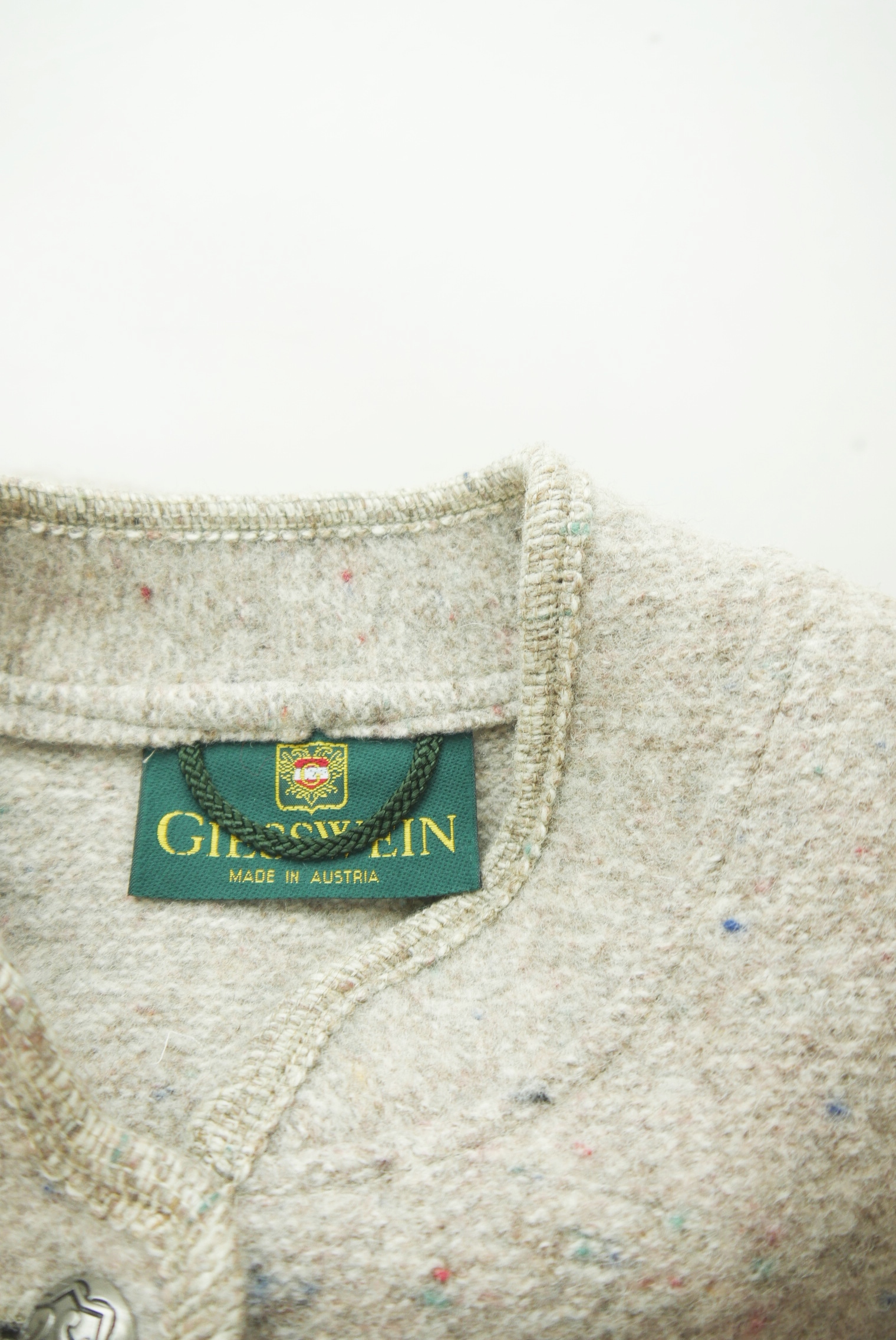 walkjacke-strickjacke-teilweise-handarbeit-gebrauchte-vintage-trachten-jacke-damen-wolle-trachtenjacke-second-hand-janker-winterjacke-dawa160-30