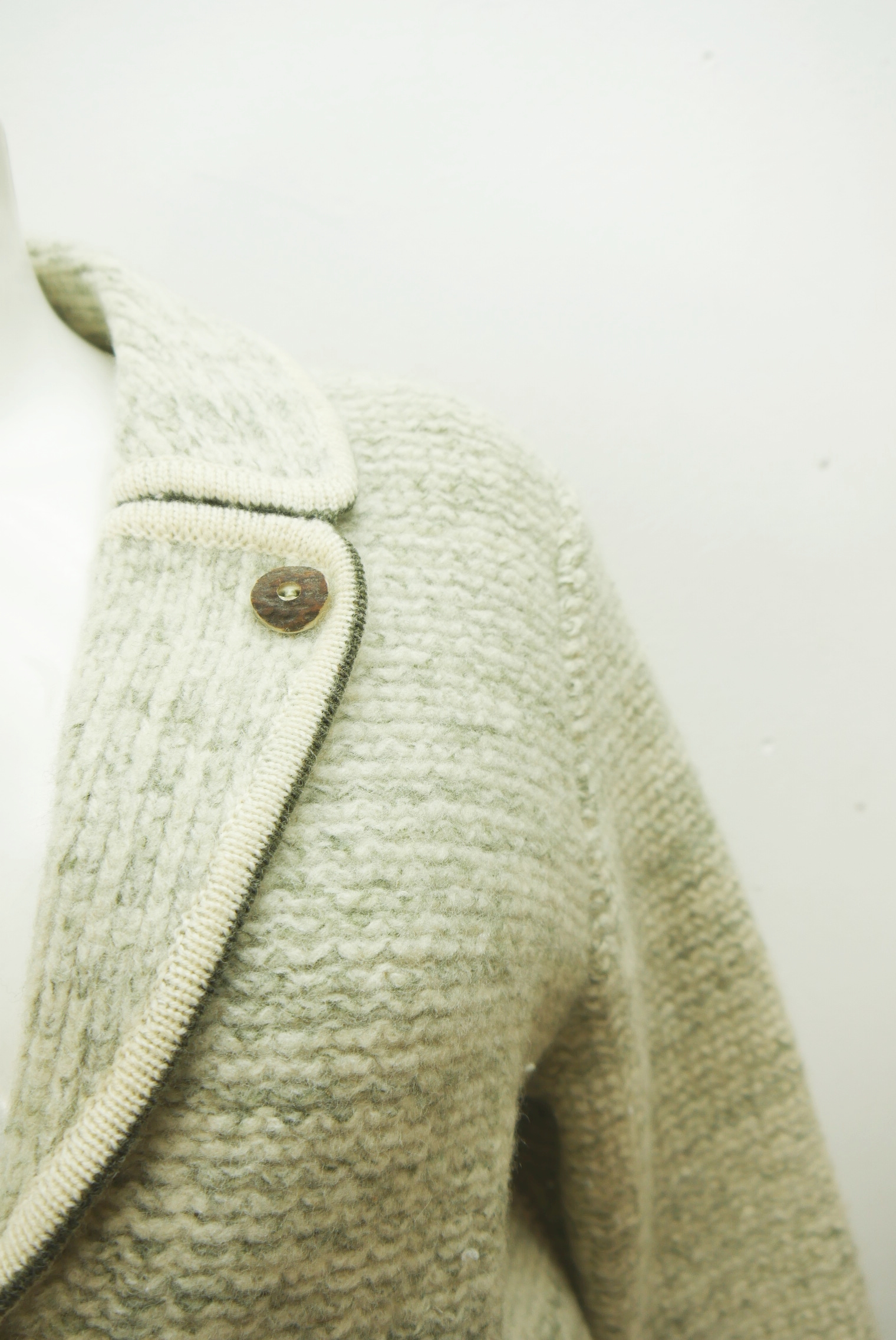 walkjacke-strickjacke-teilweise-handarbeit-gebrauchte-vintage-trachten-jacke-damen-wolle-trachtenjacke-second-hand-janker-winterjacke-dawa160-45