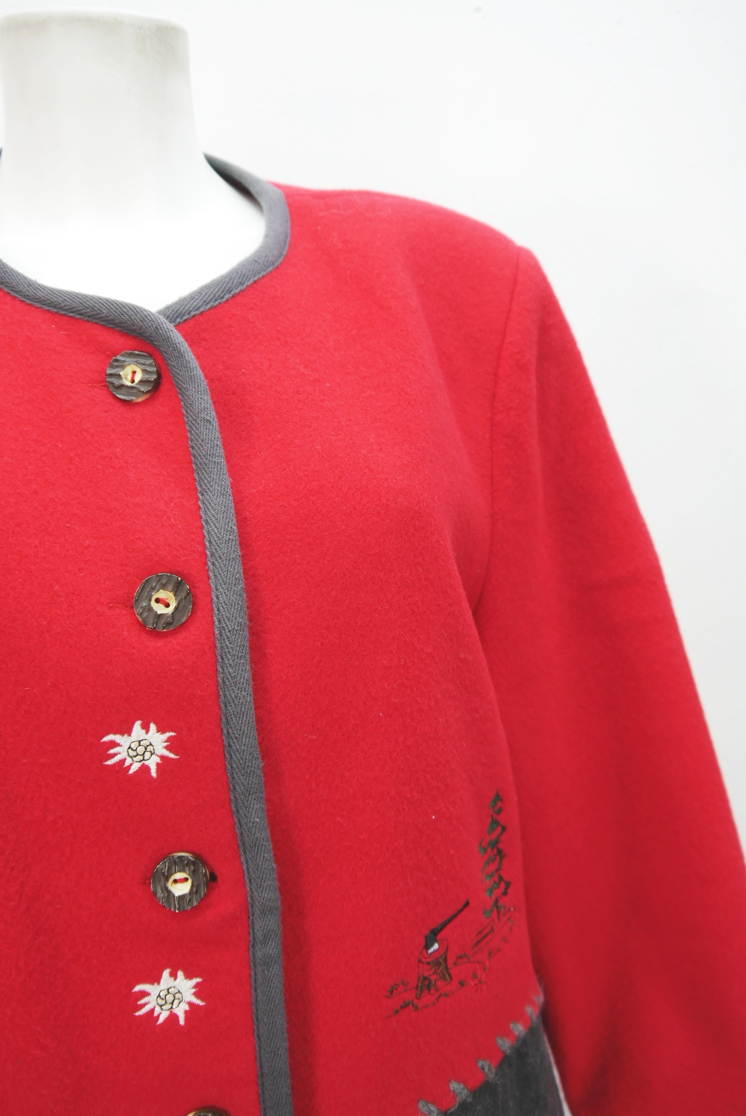 walkjacke-strickjacke-teilweise-handarbeit-gebrauchte-vintage-trachten-jacke-damen-wolle-trachtenjacke-second-hand-janker-winterjacke-dawa161-2